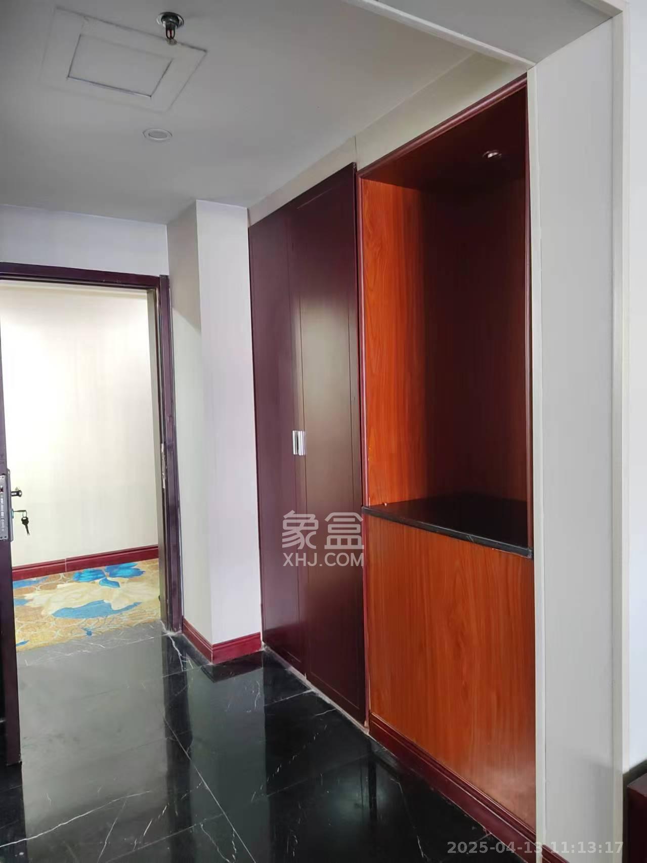 标志商务中心  1室1厅1卫    1800.0元/月室内图