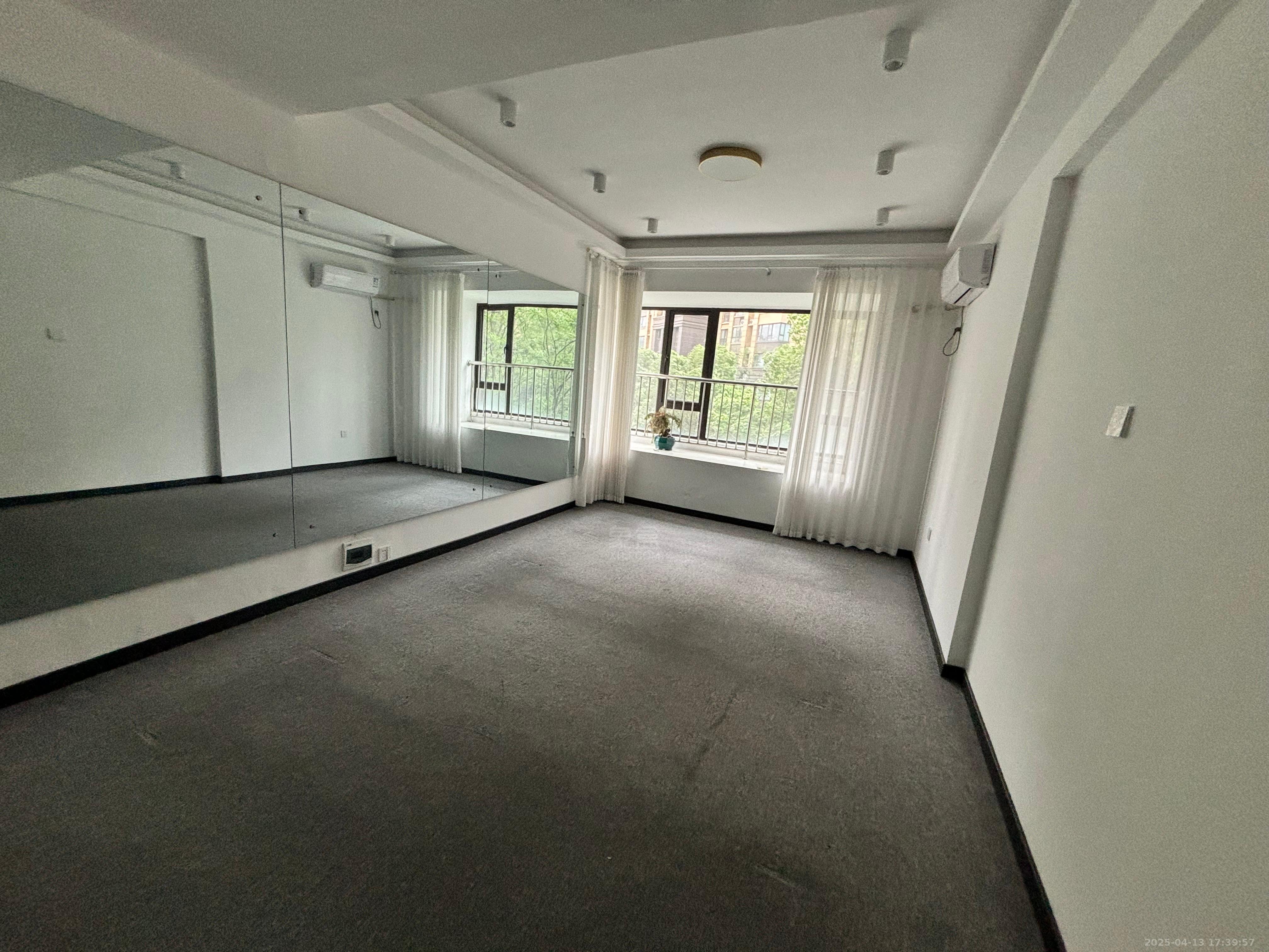 慧谷阳光 3室1厅2卫 2000.0元/月 慧谷阳光 3室1厅2卫 2000.0元/月室内图