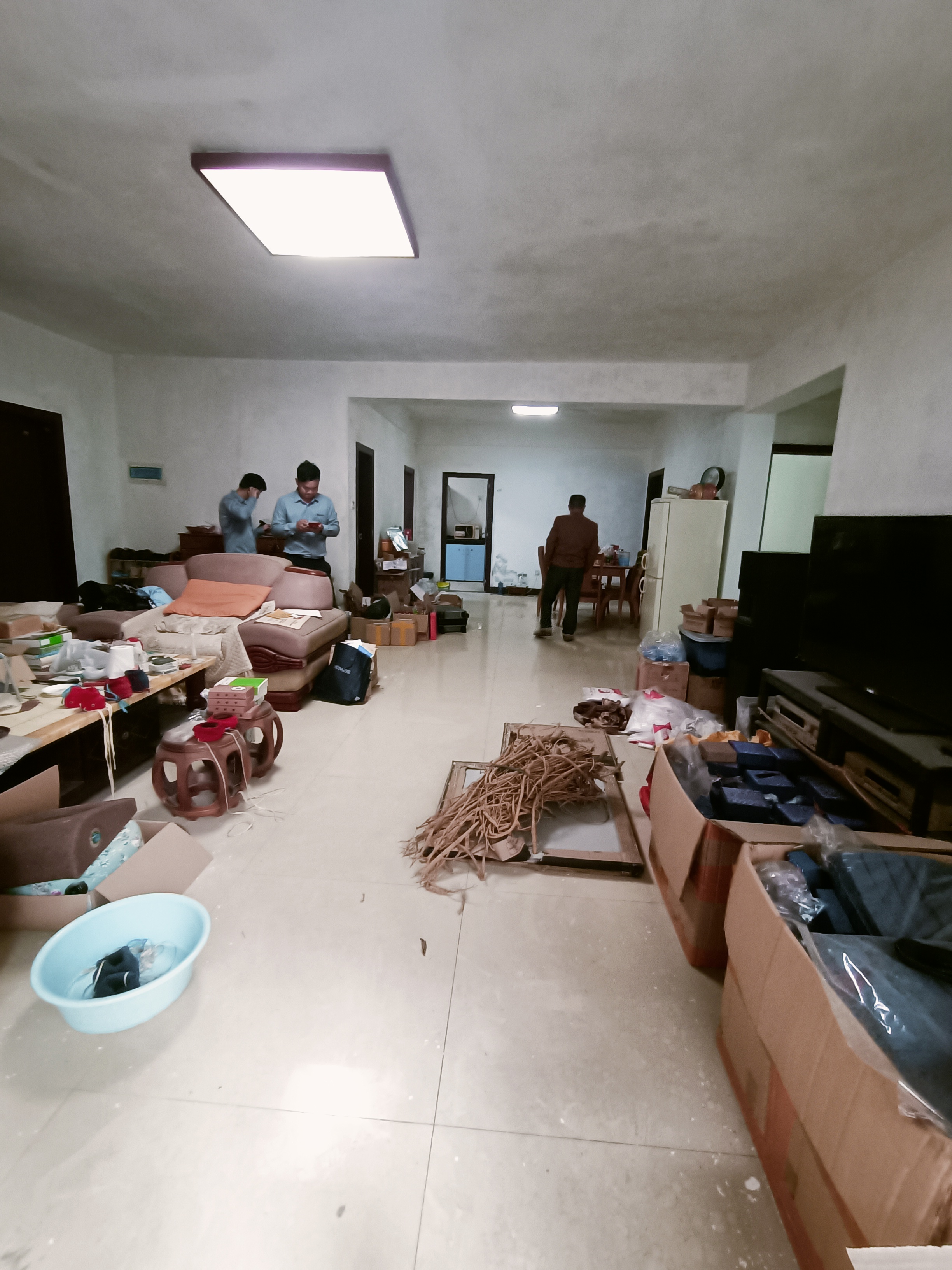 佳宝花园 4室2厅2卫 162.0万 佳宝花园 4室2厅2卫 162.0万客厅