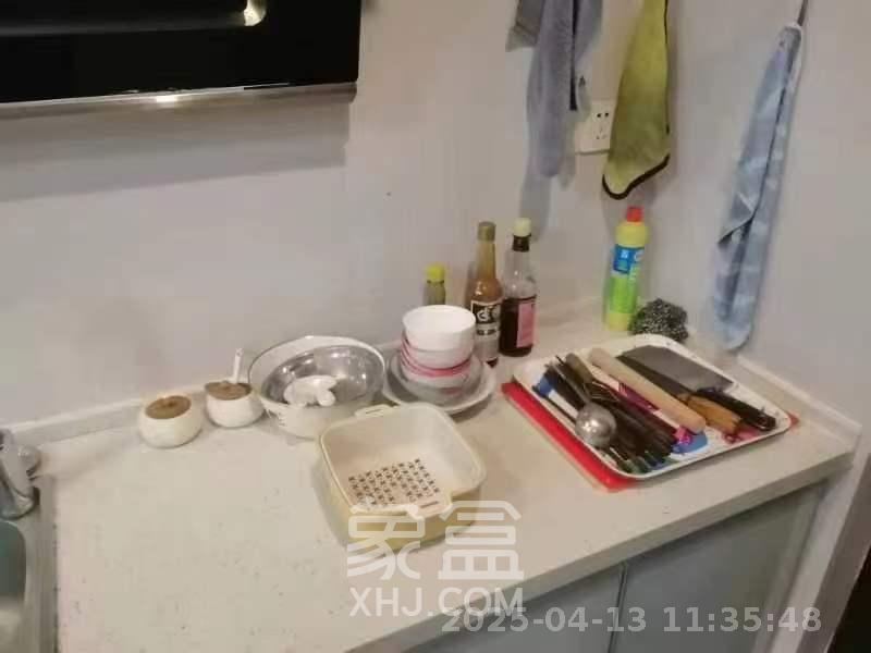 洋湖时代  1室1厅1卫    1300.0元/月 洋湖时代  1室1厅1卫    1300.0元/月