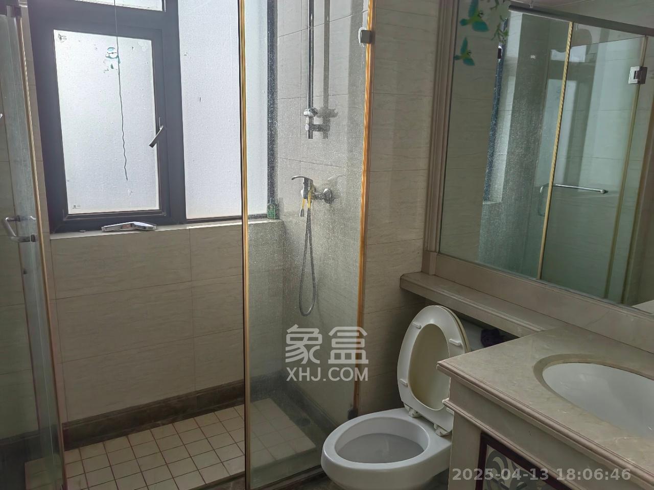 中海国际一期  3室2厅2卫   2400.00元/月室内图