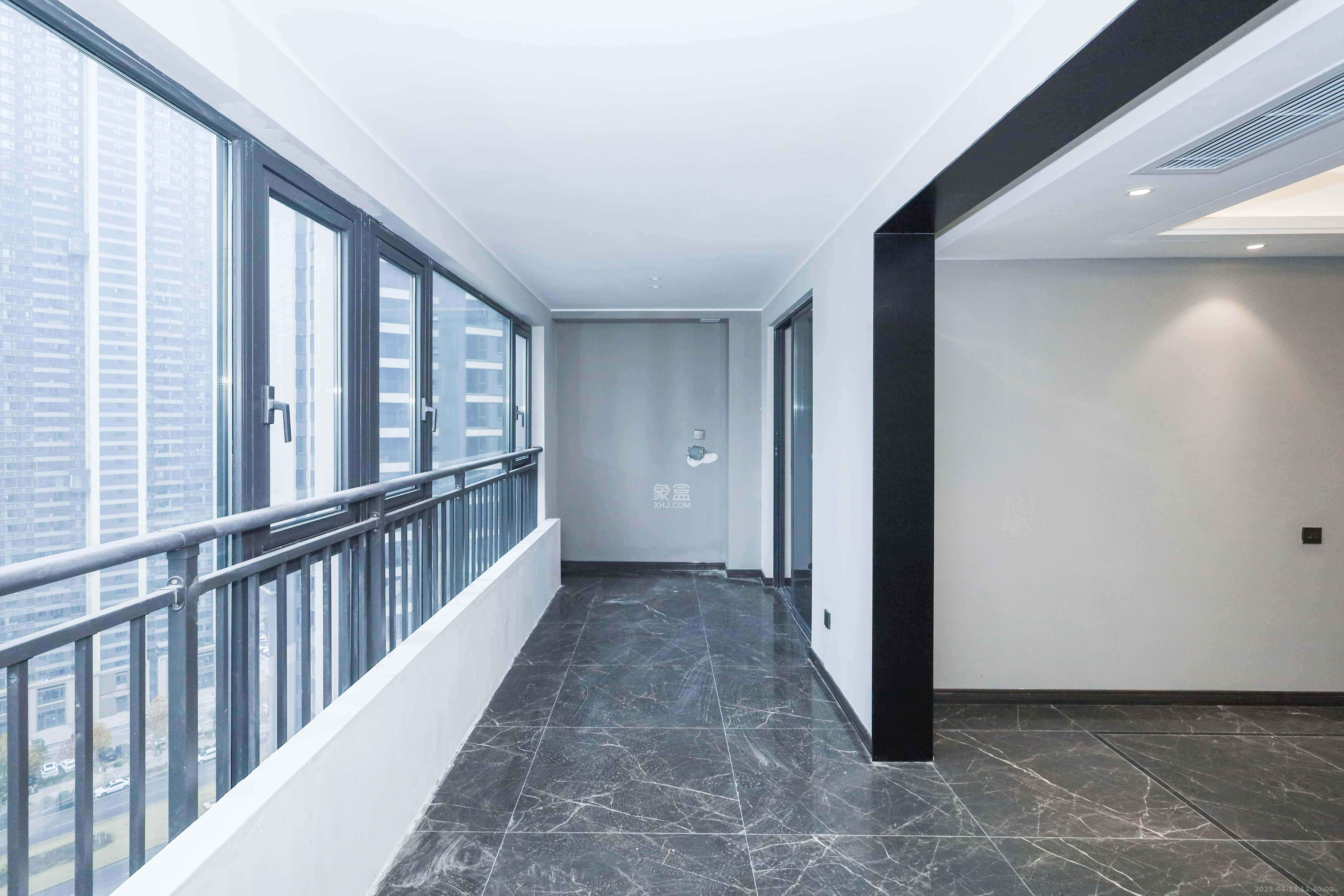 绿地麓云国际一期 5室2厅2卫 5500.0元/月 绿地麓云国际一期 5室2厅2卫 5500.0元/月室内图