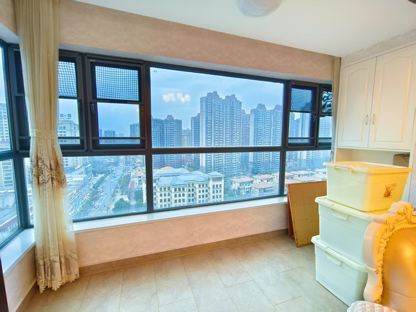 恒大华府 3室2厅1卫 2500.0元/月 恒大华府 3室2厅1卫 2500.0元/月室内图