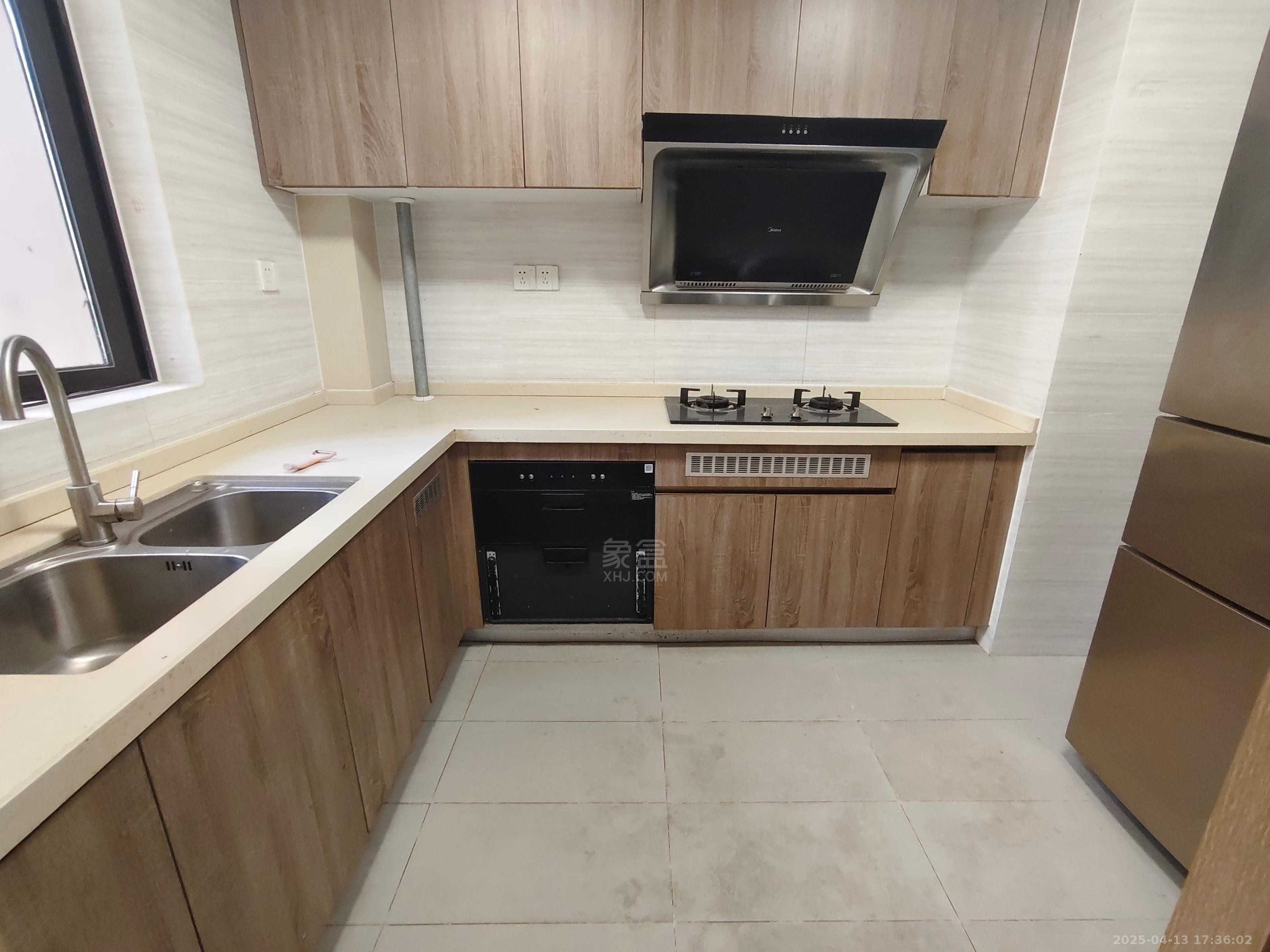 东部美的城 4室2厅2卫 2200.0元/月 东部美的城 4室2厅2卫 2200.0元/月室内图