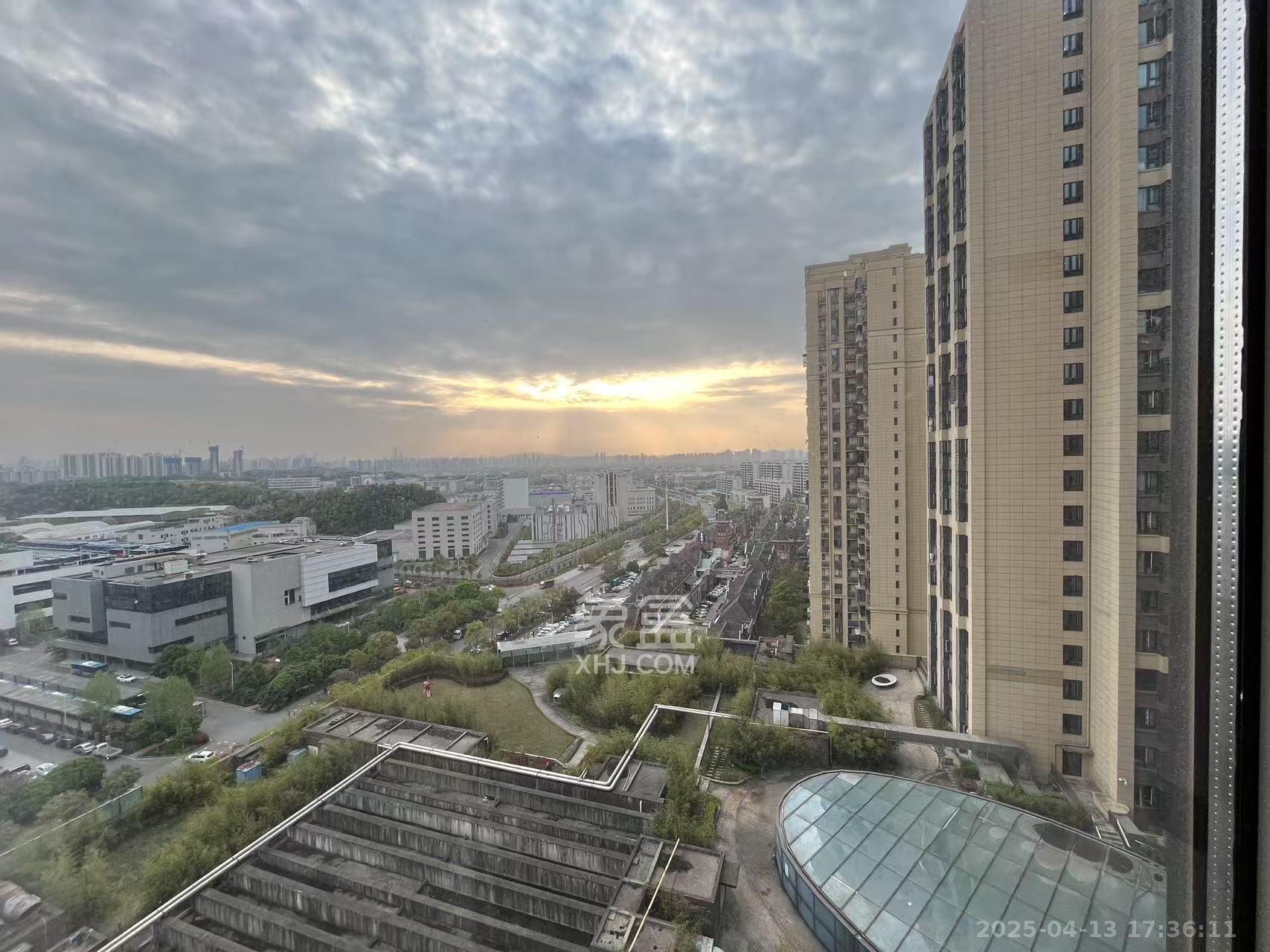 保利香槟国际  1室1厅1卫   1400.00元/月室内图