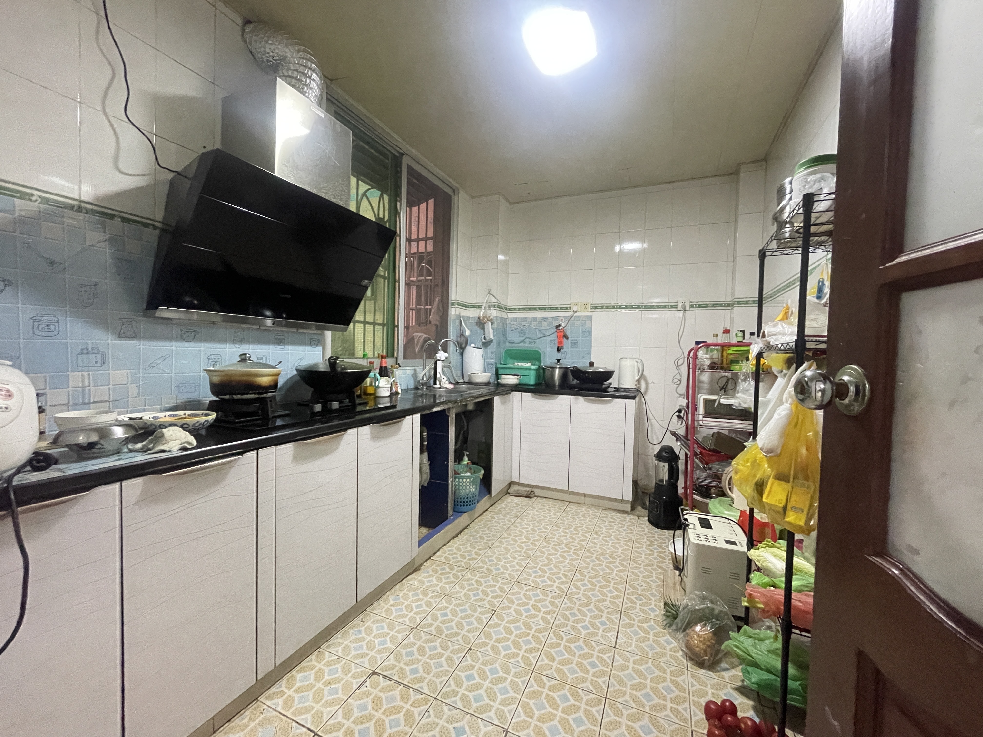 电器大厦  3室2厅1卫   102.00万客厅