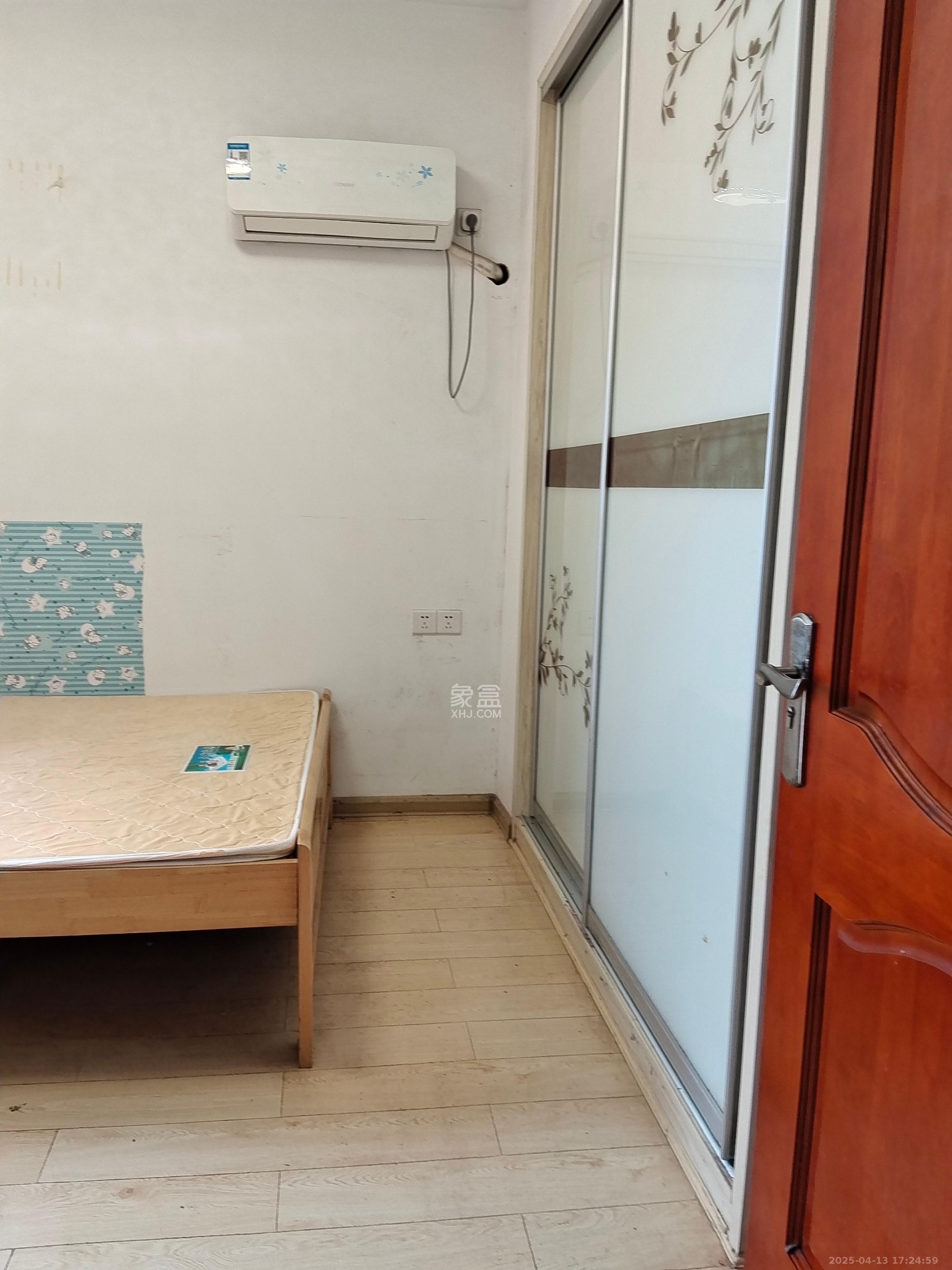 高盛华成 4室2厅1卫 2200.0元/月 高盛华成 4室2厅1卫 2200.0元/月室内图