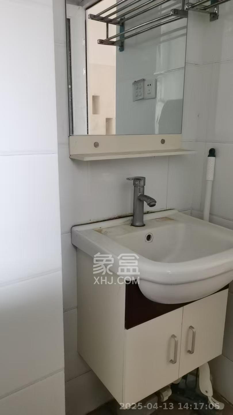 鑫远湘府逸园 1室1厅1卫 1500.0元/月 鑫远湘府逸园 1室1厅1卫 1500.0元/月室内图