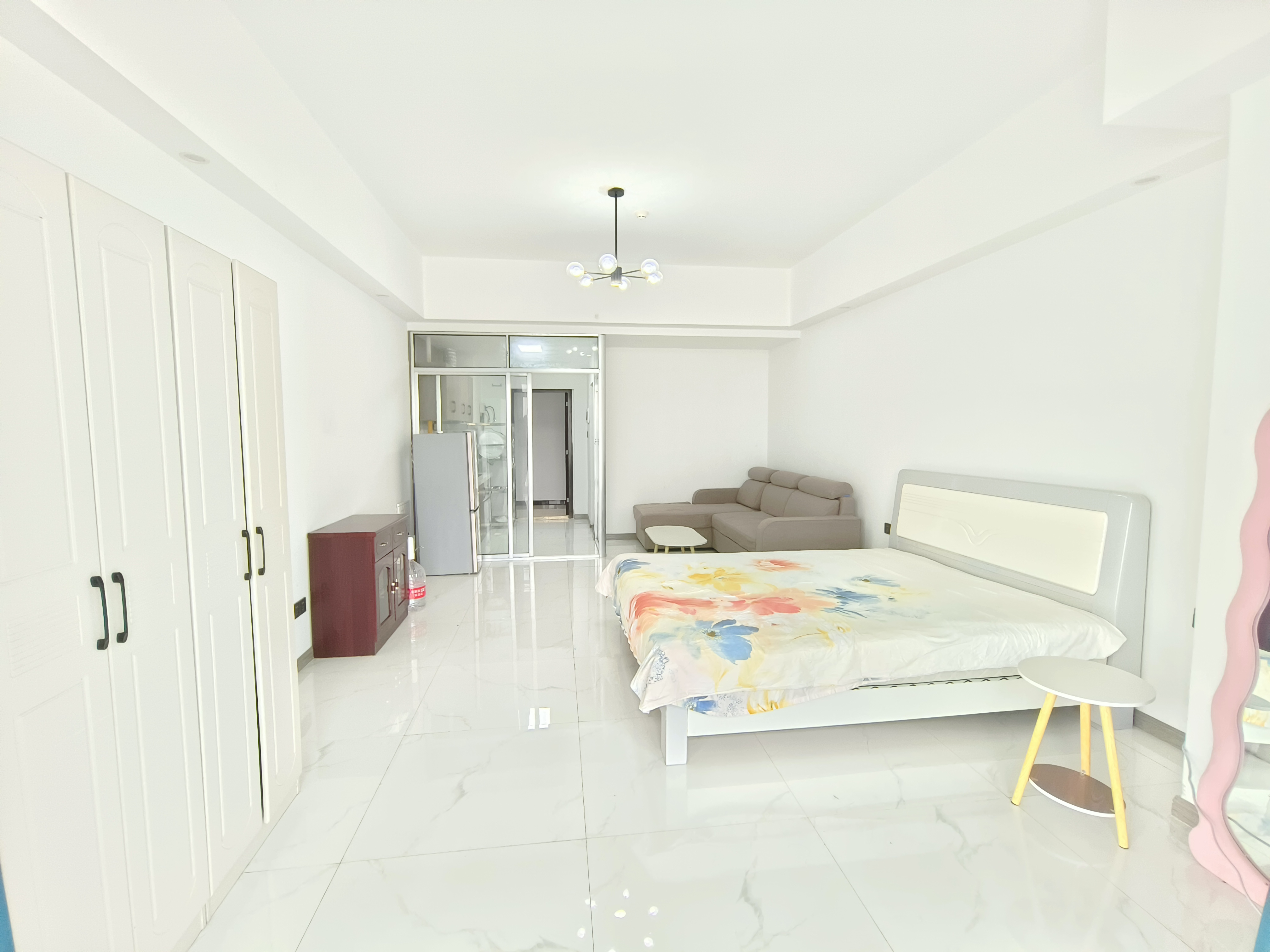 鼎沣金城里  1室1厅1卫    1300.0元/月 鼎沣金城里  1室1厅1卫    1300.0元/月室内图