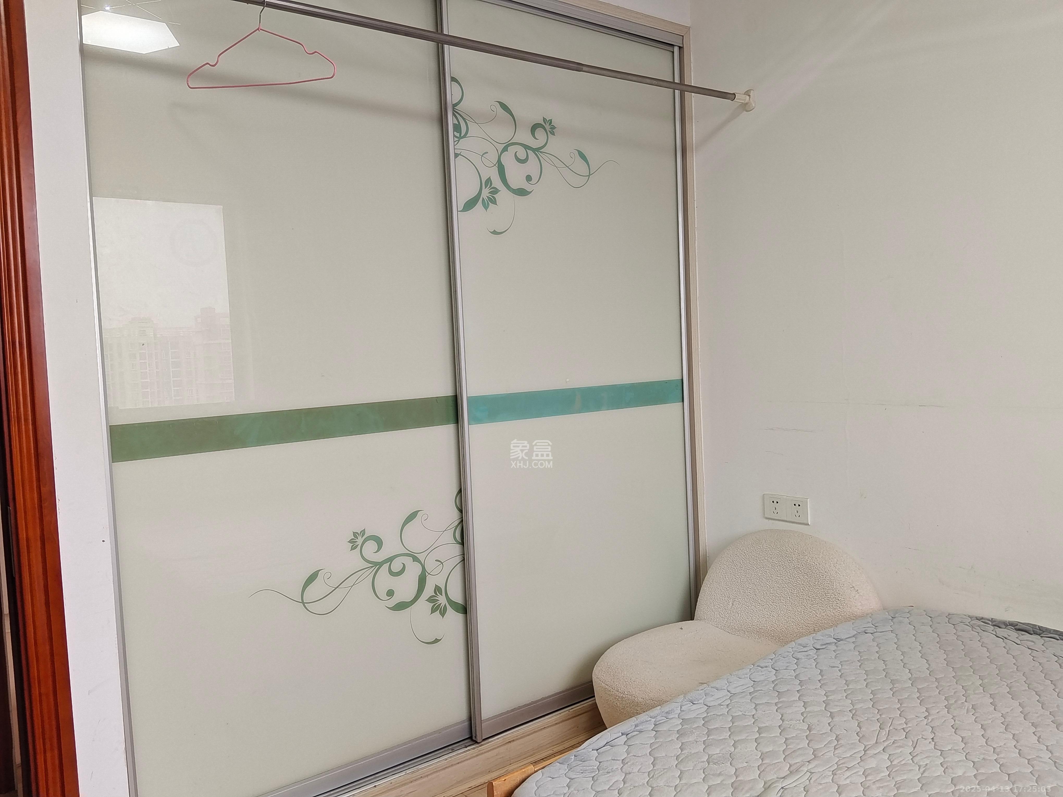 高盛华成 4室2厅1卫 2200.0元/月 高盛华成 4室2厅1卫 2200.0元/月室内图