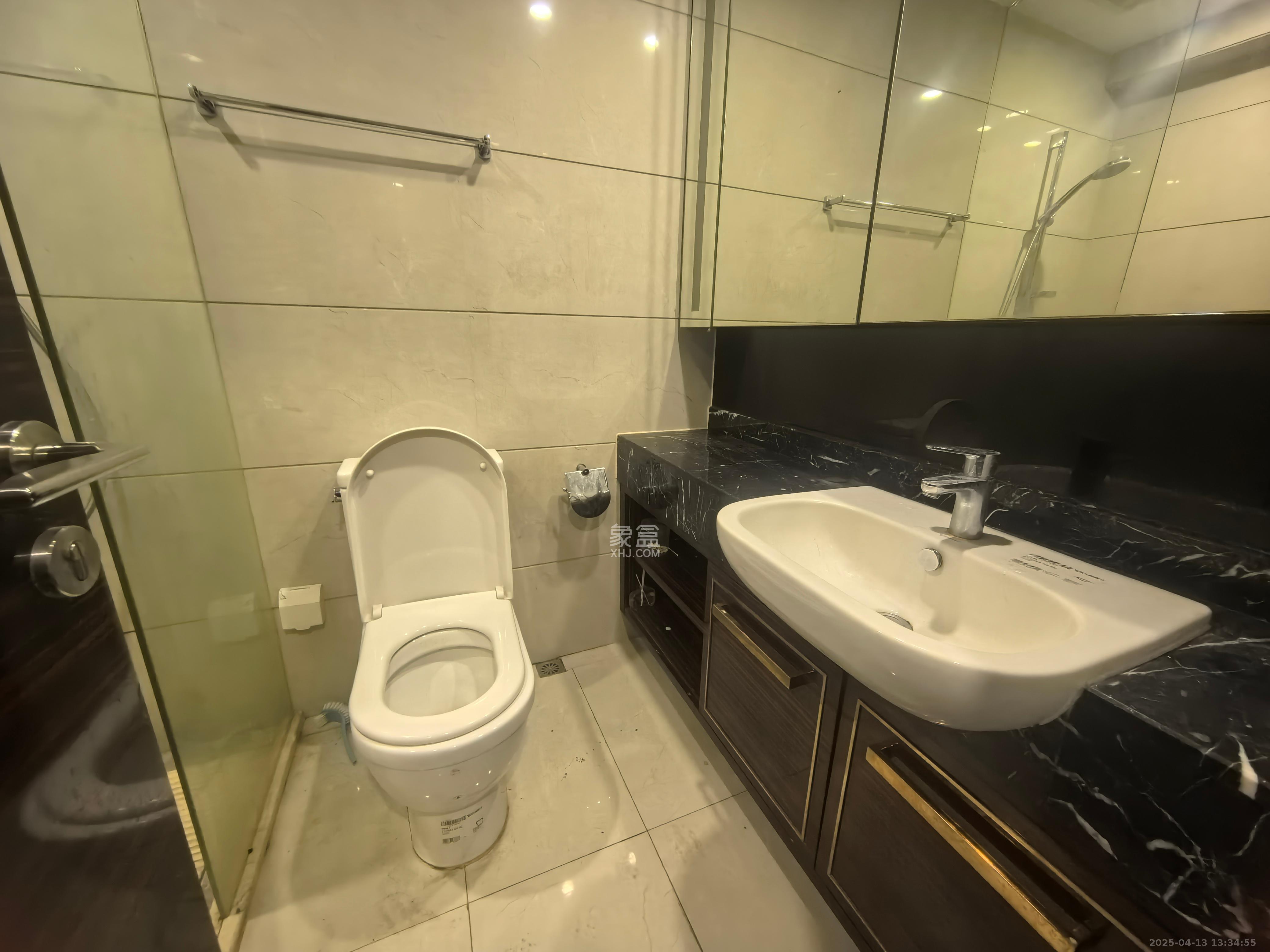 保利国际广场 1室1厅1卫 2500.0元/月 保利国际广场 1室1厅1卫 2500.0元/月室内图