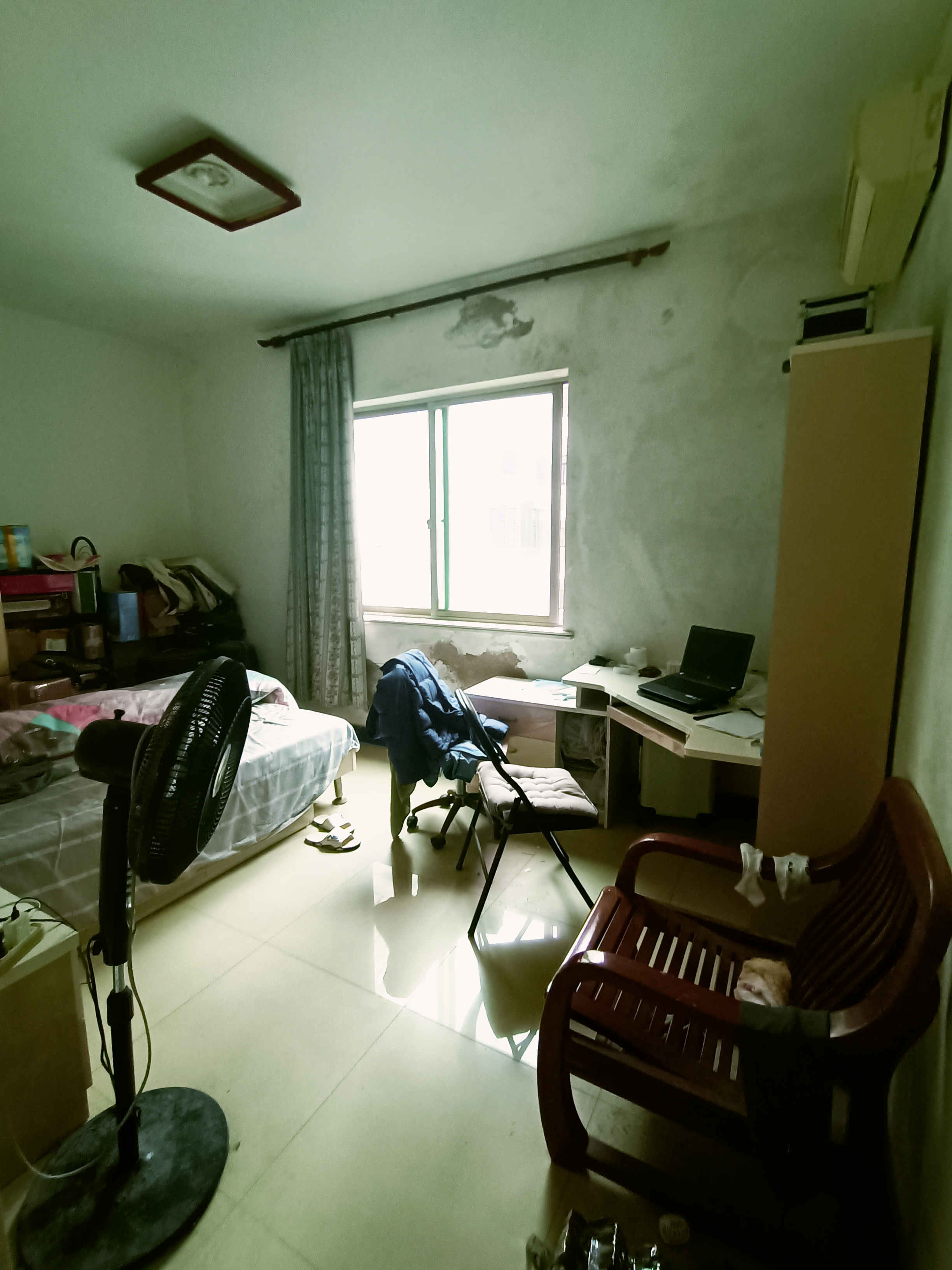 佳宝花园 4室2厅2卫 162.0万 佳宝花园 4室2厅2卫 162.0万卧室