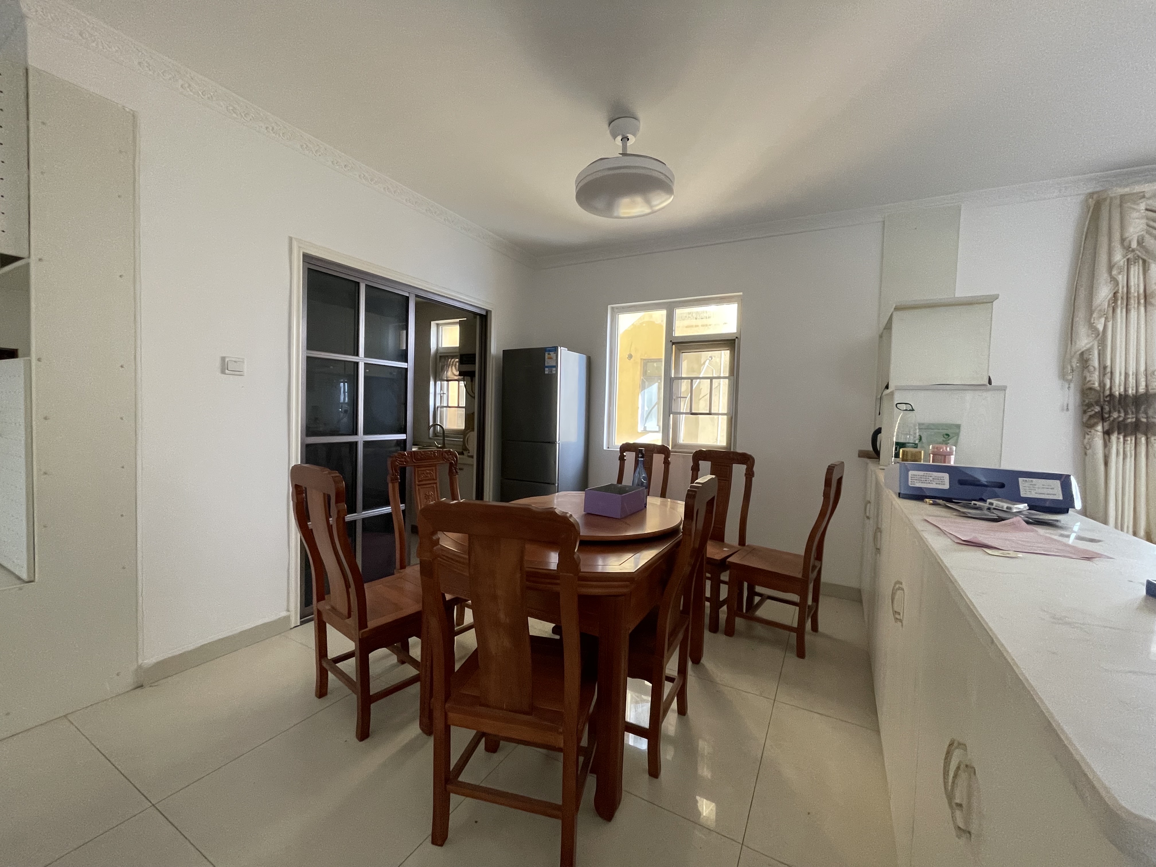 米兰春天  4室2厅2卫    2000.0元/月 米兰春天  4室2厅2卫    2000.0元/月户型图