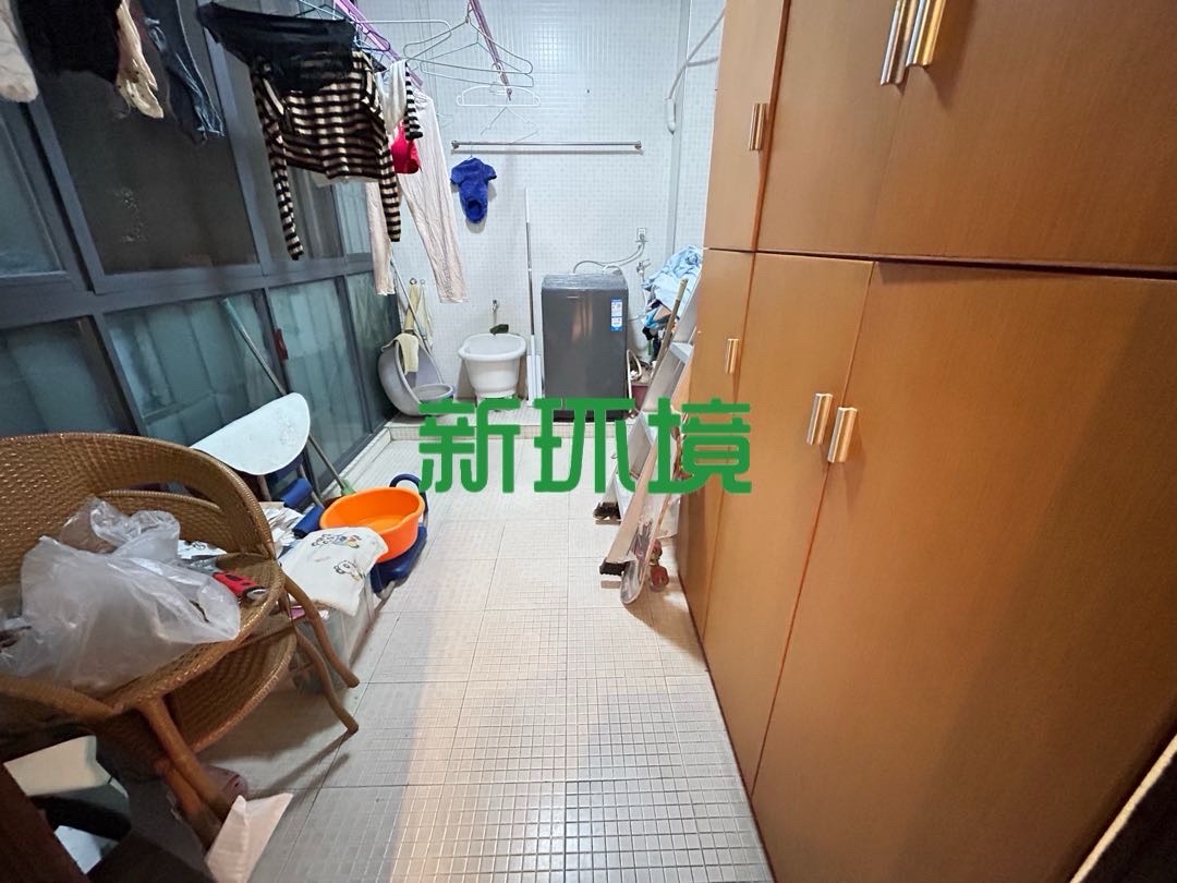 逸臣桃源  3室2厅2卫   69.80万客厅