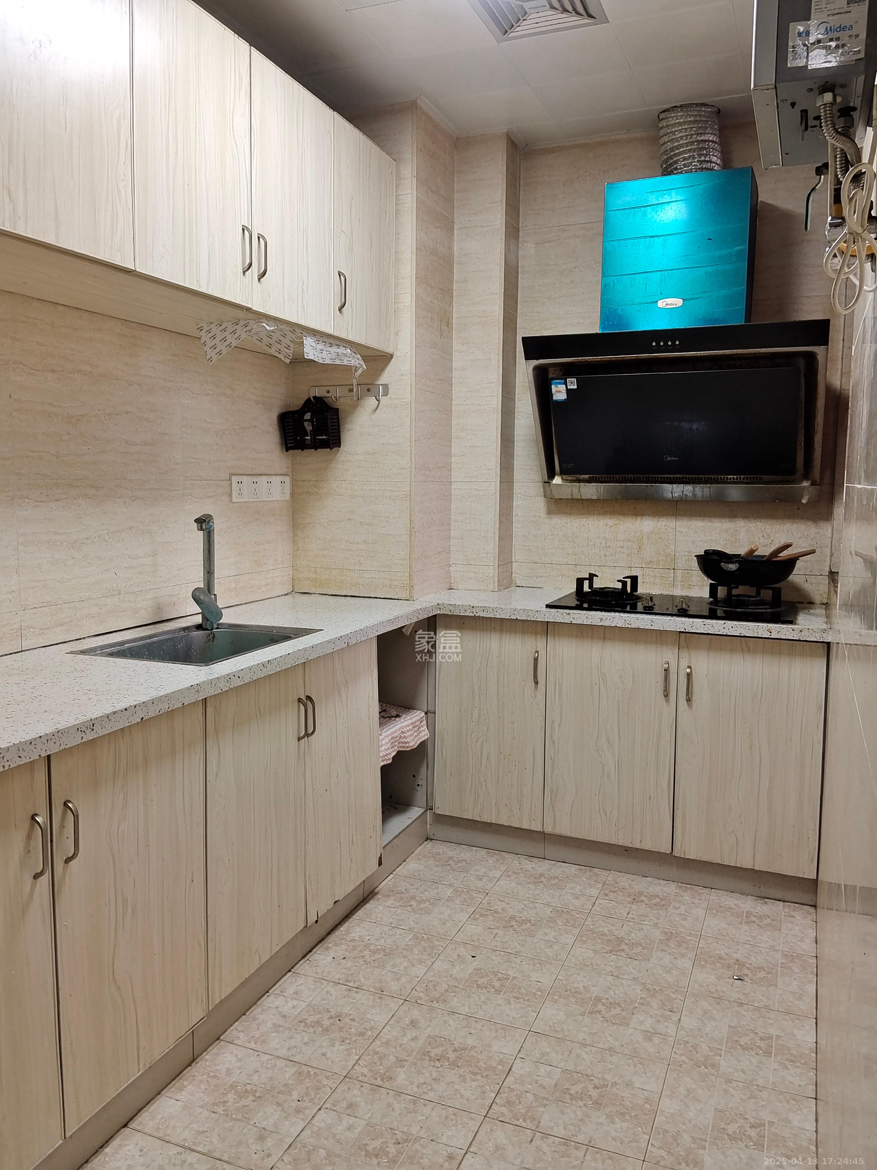 高盛华成 4室2厅1卫 2200.0元/月 高盛华成 4室2厅1卫 2200.0元/月室内图