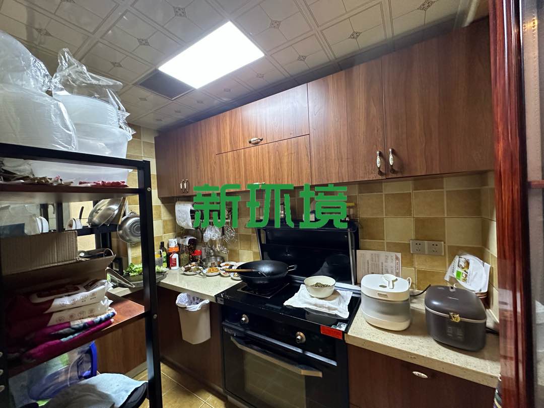 高盛国际  3室2厅2卫   72.00万客厅