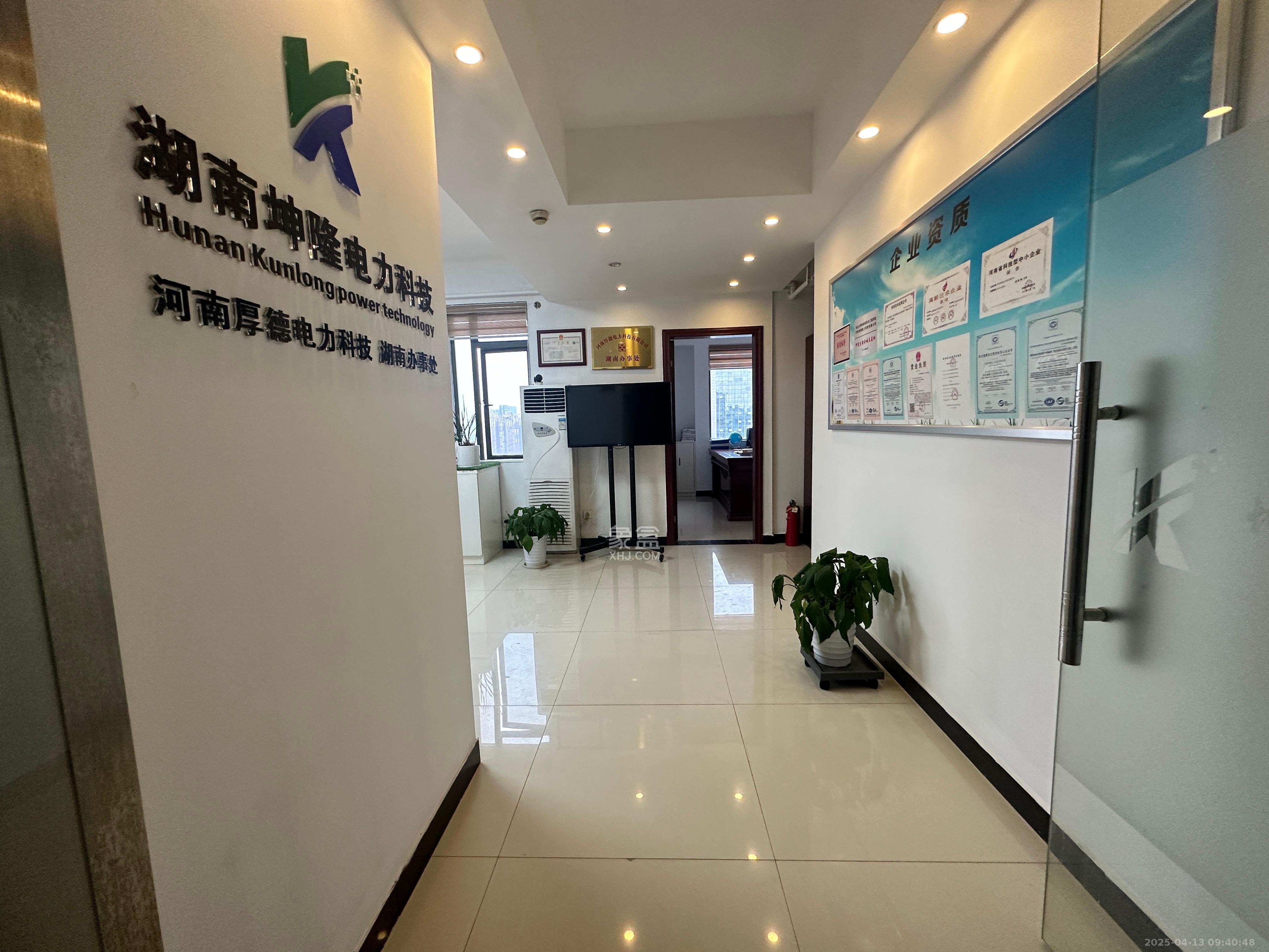 长房中庭国际（东郡华蓉广场）  1室2厅1卫   3500.00元/月室内图