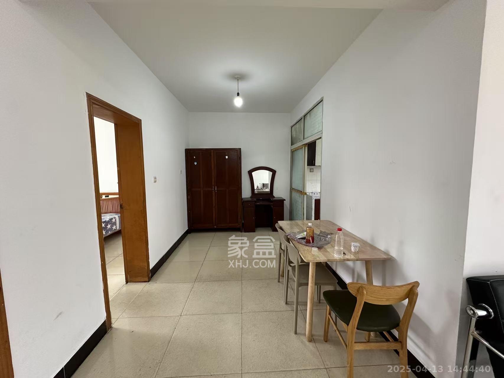 高桥粮油市场(高桥一号小区) 3室2厅1卫 1550.0元/月 高桥粮油市场(高桥一号小区) 3室2厅1卫 1550.0元/月室内图