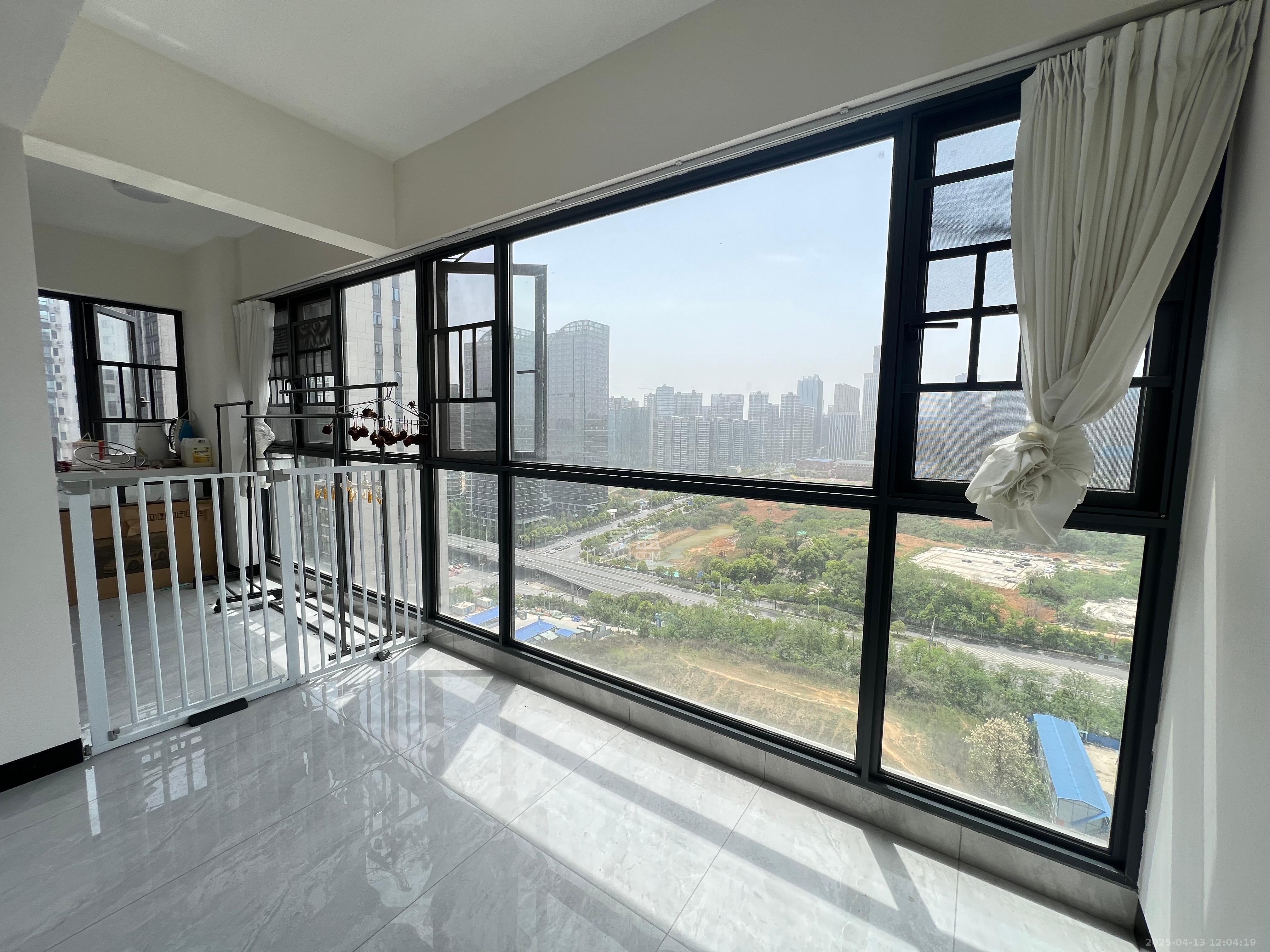 诺德滨江逸园（中铁逸园）  3室2厅2卫   3200.00元/月室内图