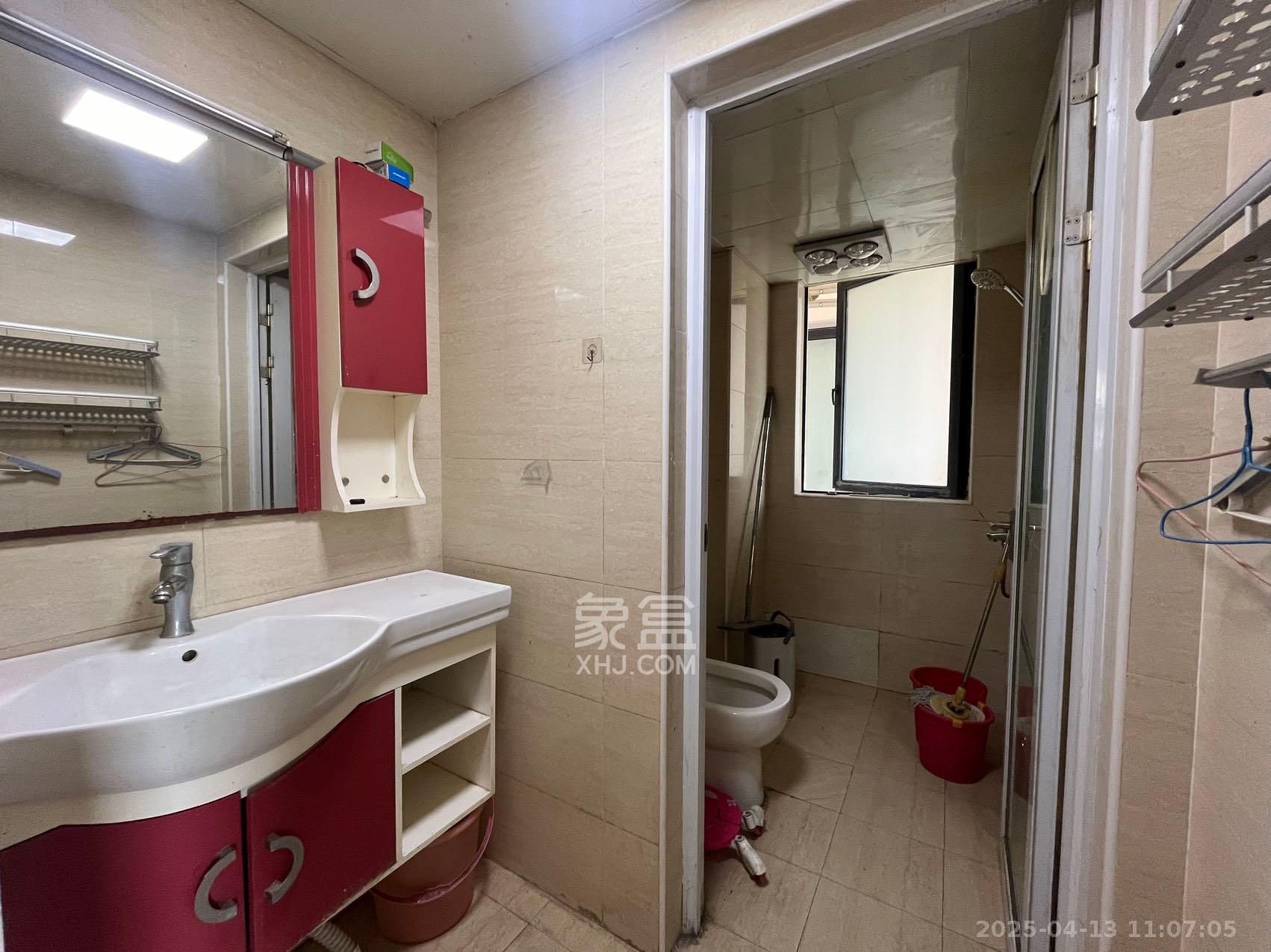 三一街区  3室2厅1卫   1400.00元/月室内图