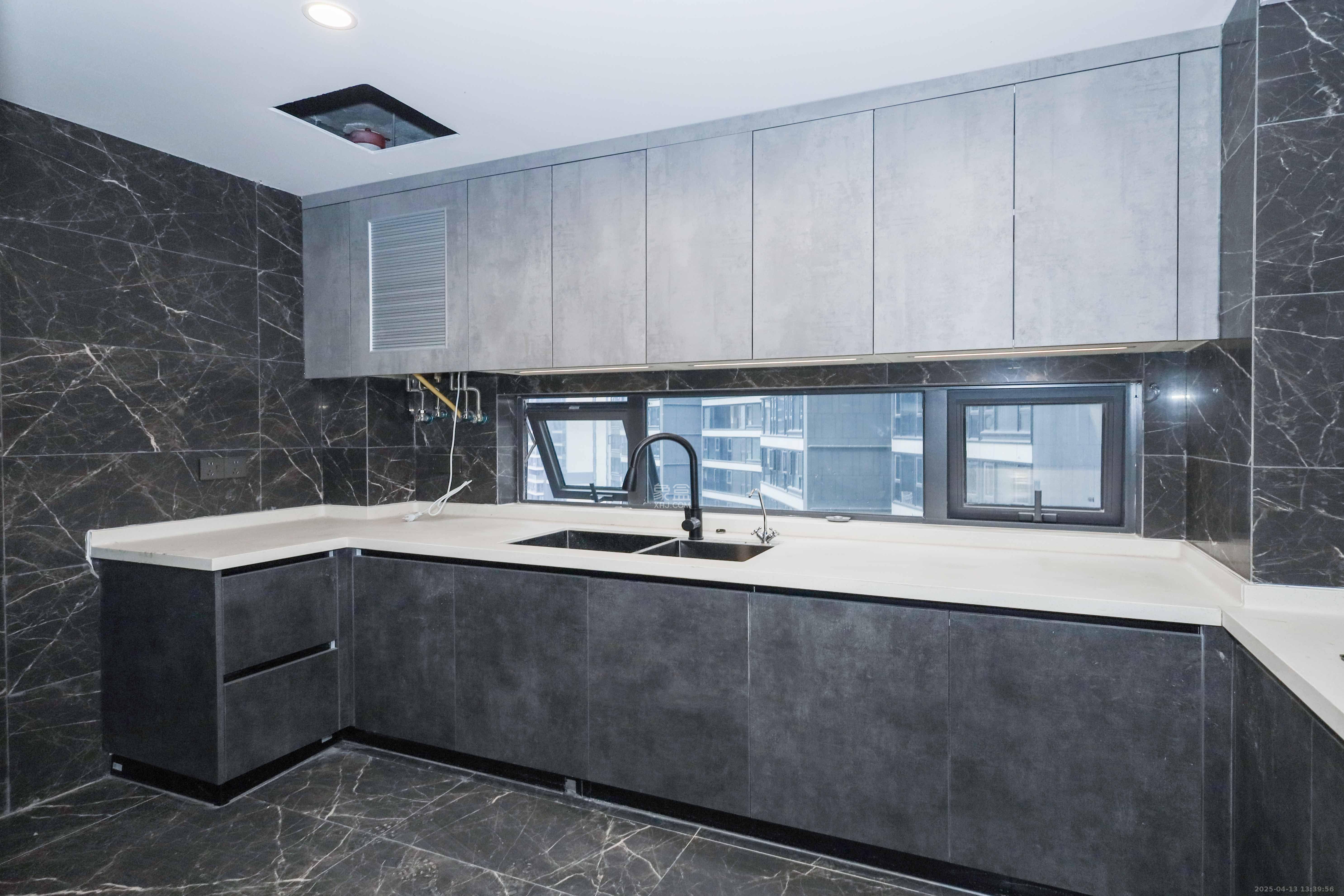 绿地麓云国际一期 5室2厅2卫 5500.0元/月 绿地麓云国际一期 5室2厅2卫 5500.0元/月室内图