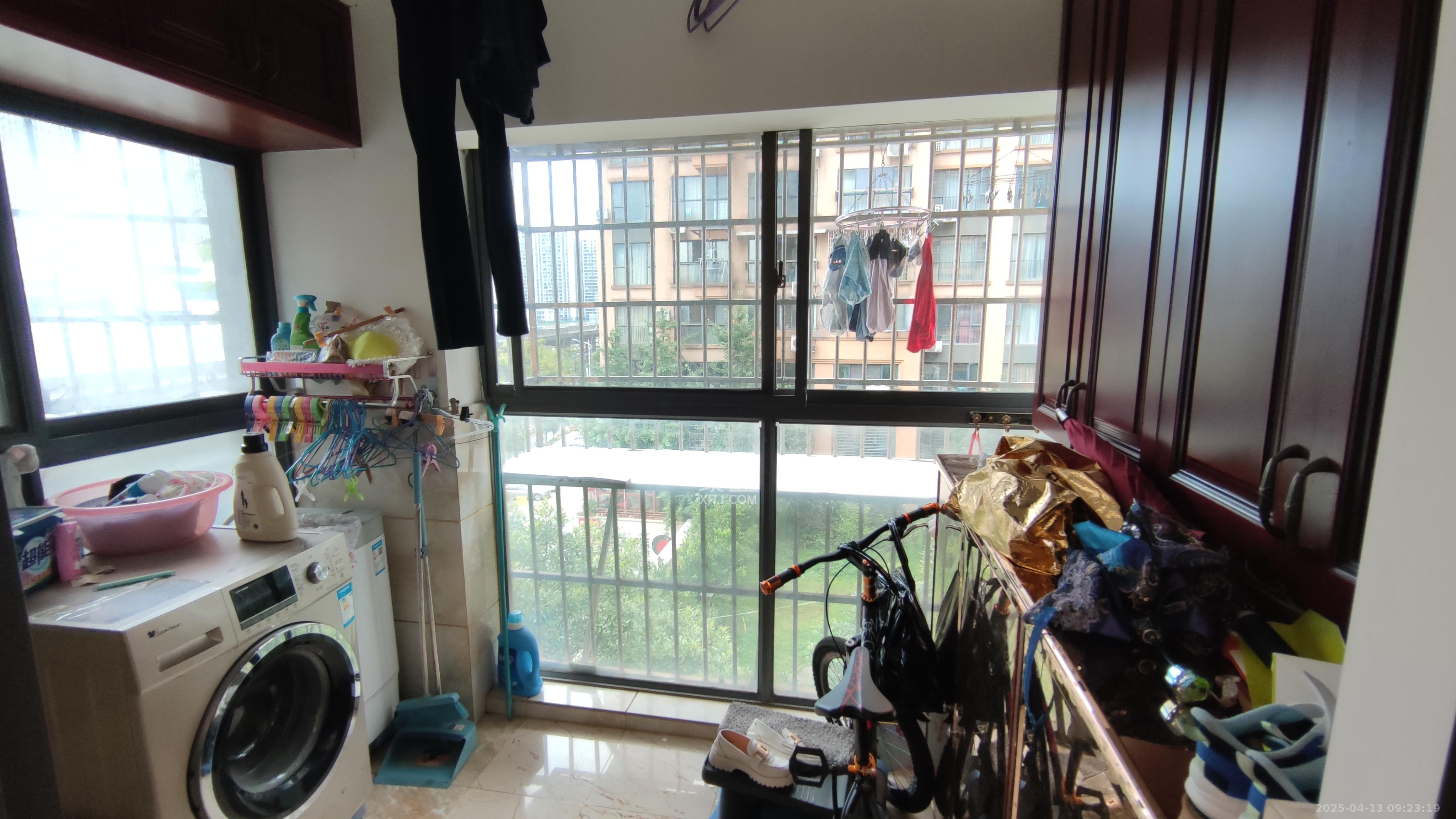 中城丽景香山园  3室2厅2卫   3900.00元/月室内图