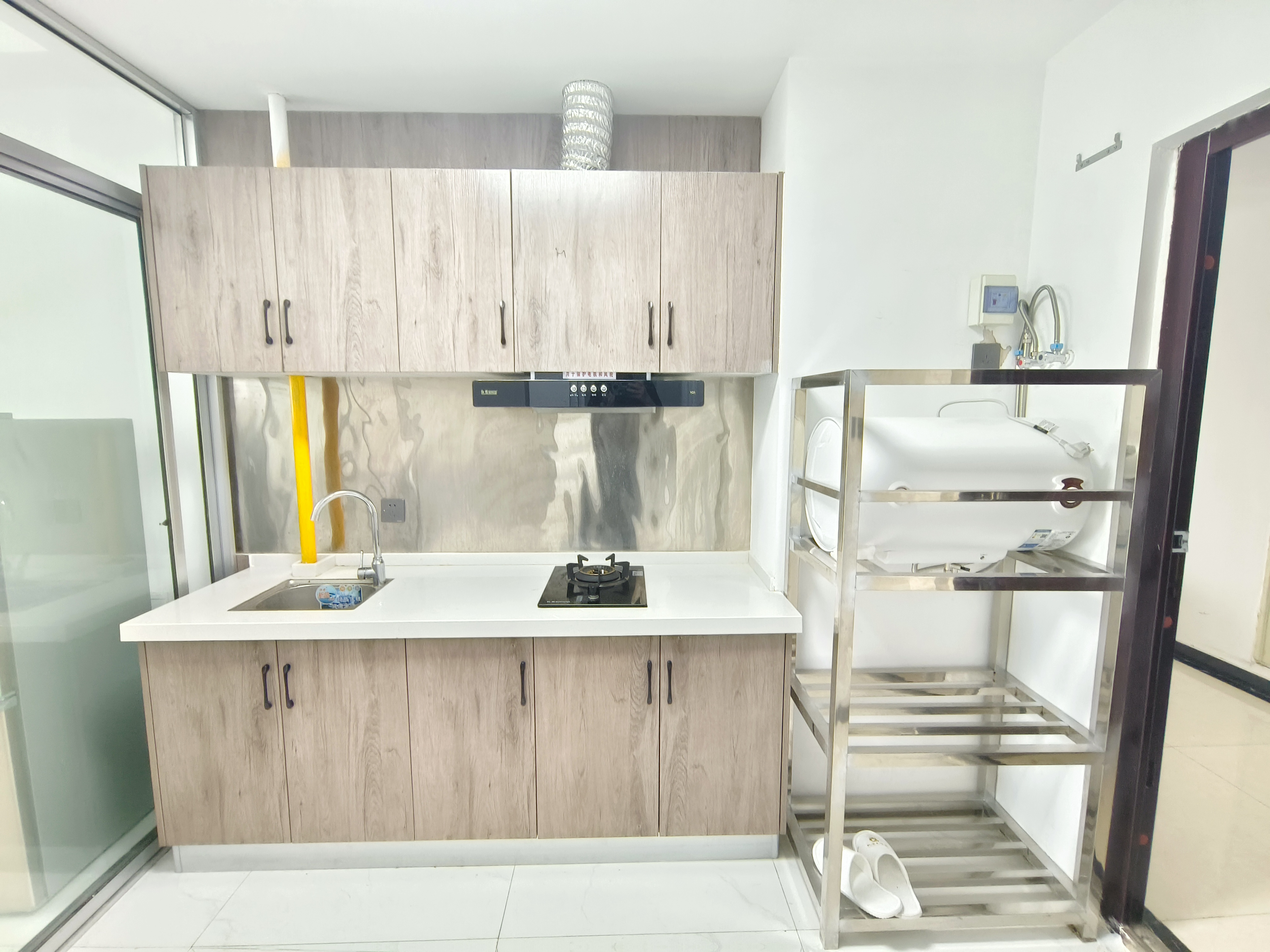 鼎沣金城里  1室1厅1卫    1300.0元/月 鼎沣金城里  1室1厅1卫    1300.0元/月室内图