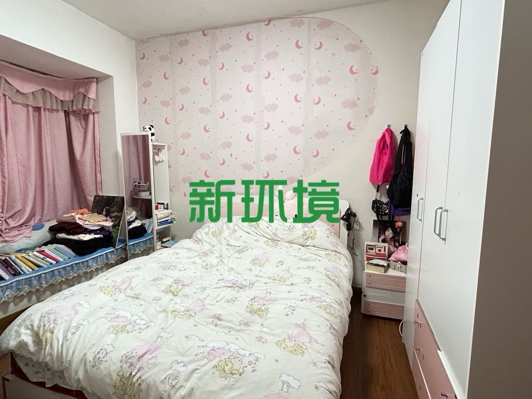 逸臣桃源  3室2厅2卫   69.80万客厅