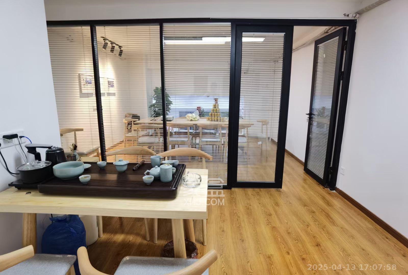 八方小区C区 1室1厅1卫 8000.0元/月 八方小区C区 1室1厅1卫 8000.0元/月室内图