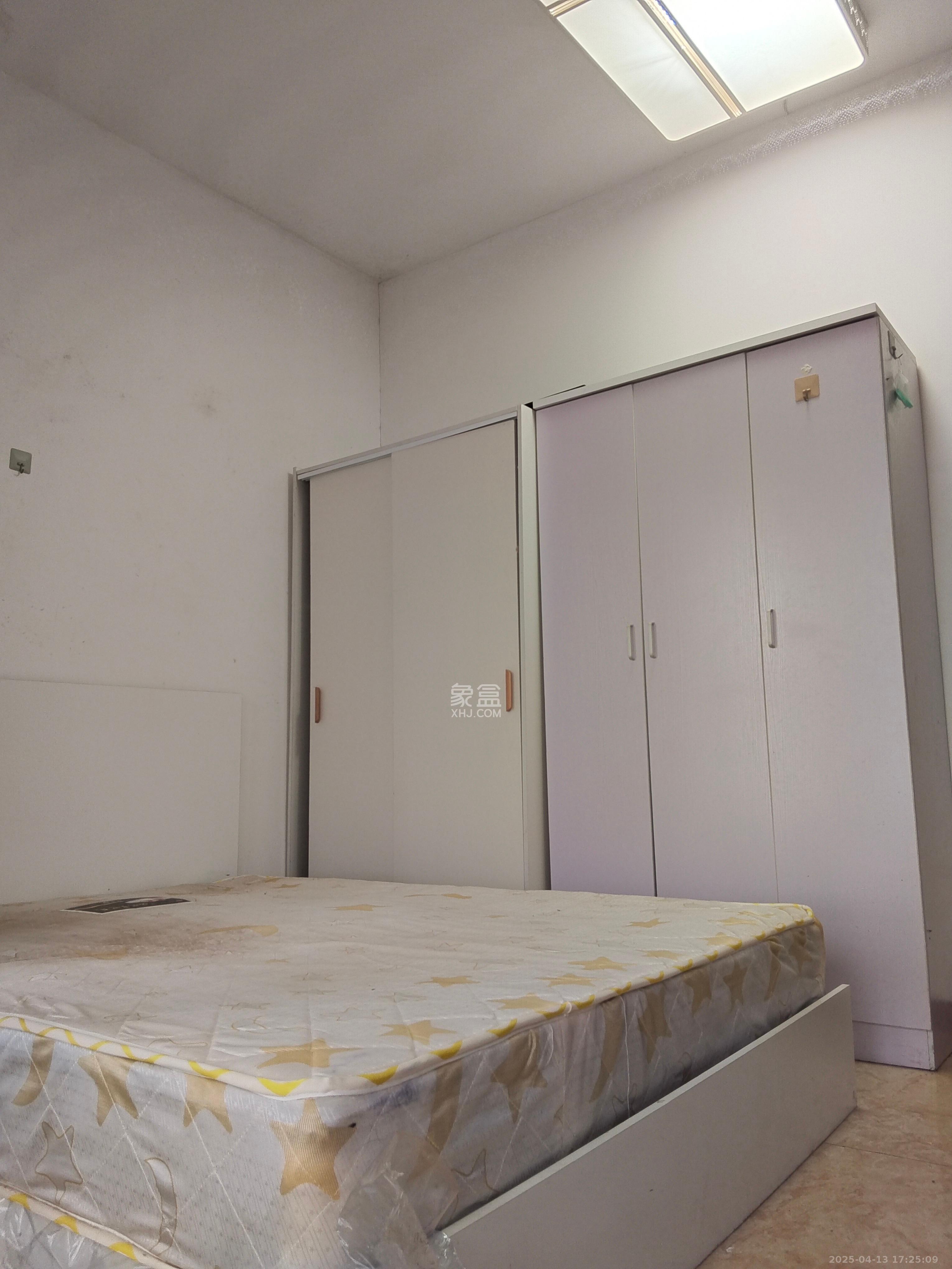 高盛华成 4室2厅1卫 2200.0元/月 高盛华成 4室2厅1卫 2200.0元/月室内图