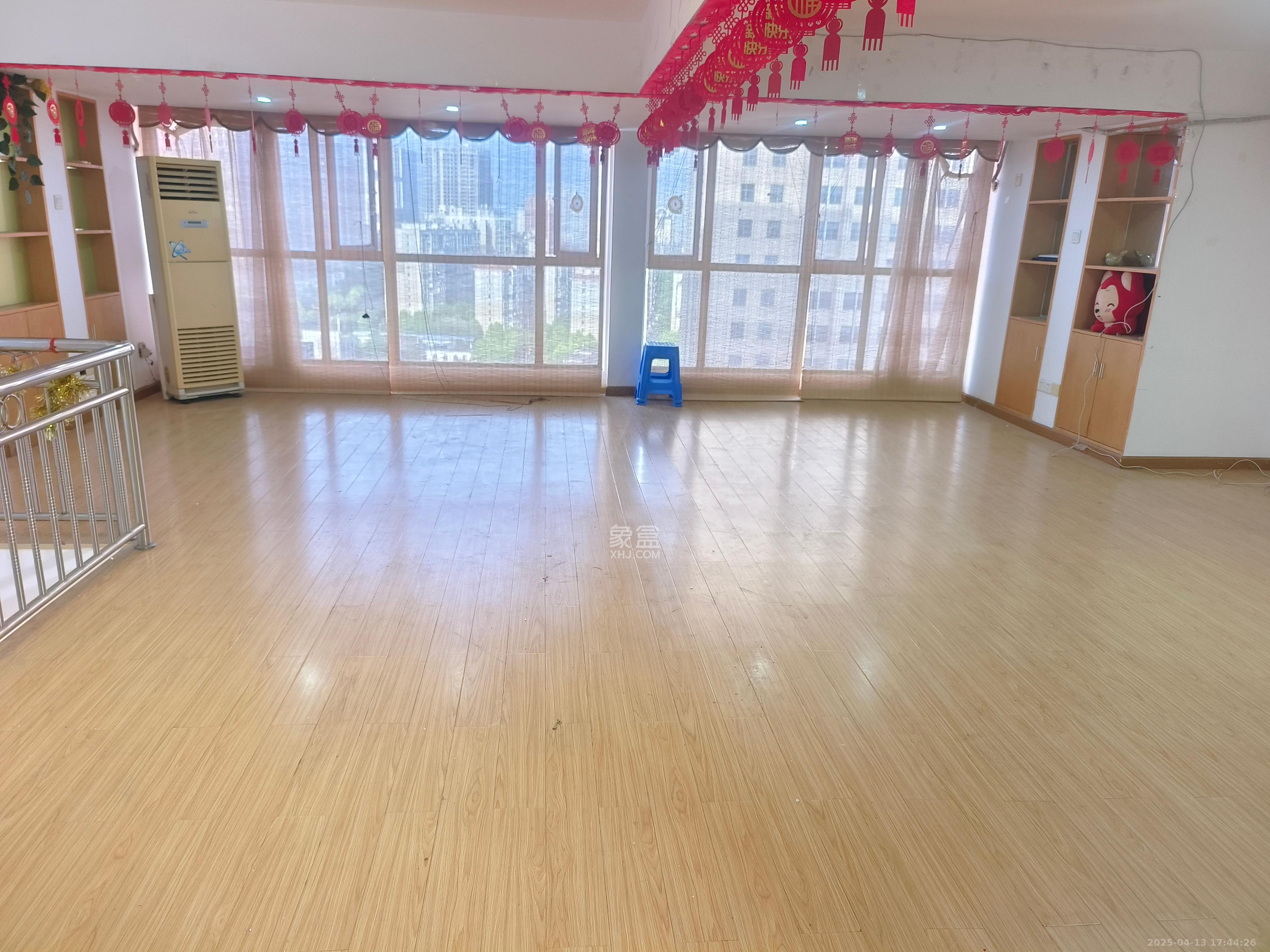 华菱蓝调国际(华菱.香墅美地) 4室2厅1卫 5000.0元/月 华菱蓝调国际(华菱.香墅美地) 4室2厅1卫 5000.0元/月室内图