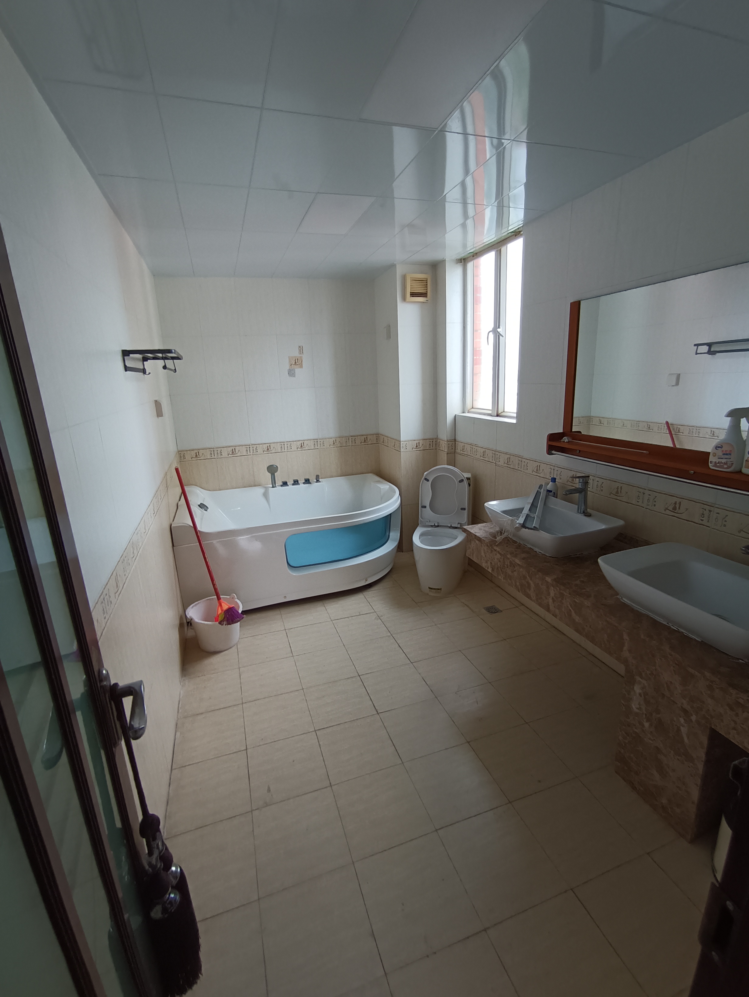 兆南绿岛家园 4室2厅3卫 4500.0元/月 兆南绿岛家园 4室2厅3卫 4500.0元/月室内图