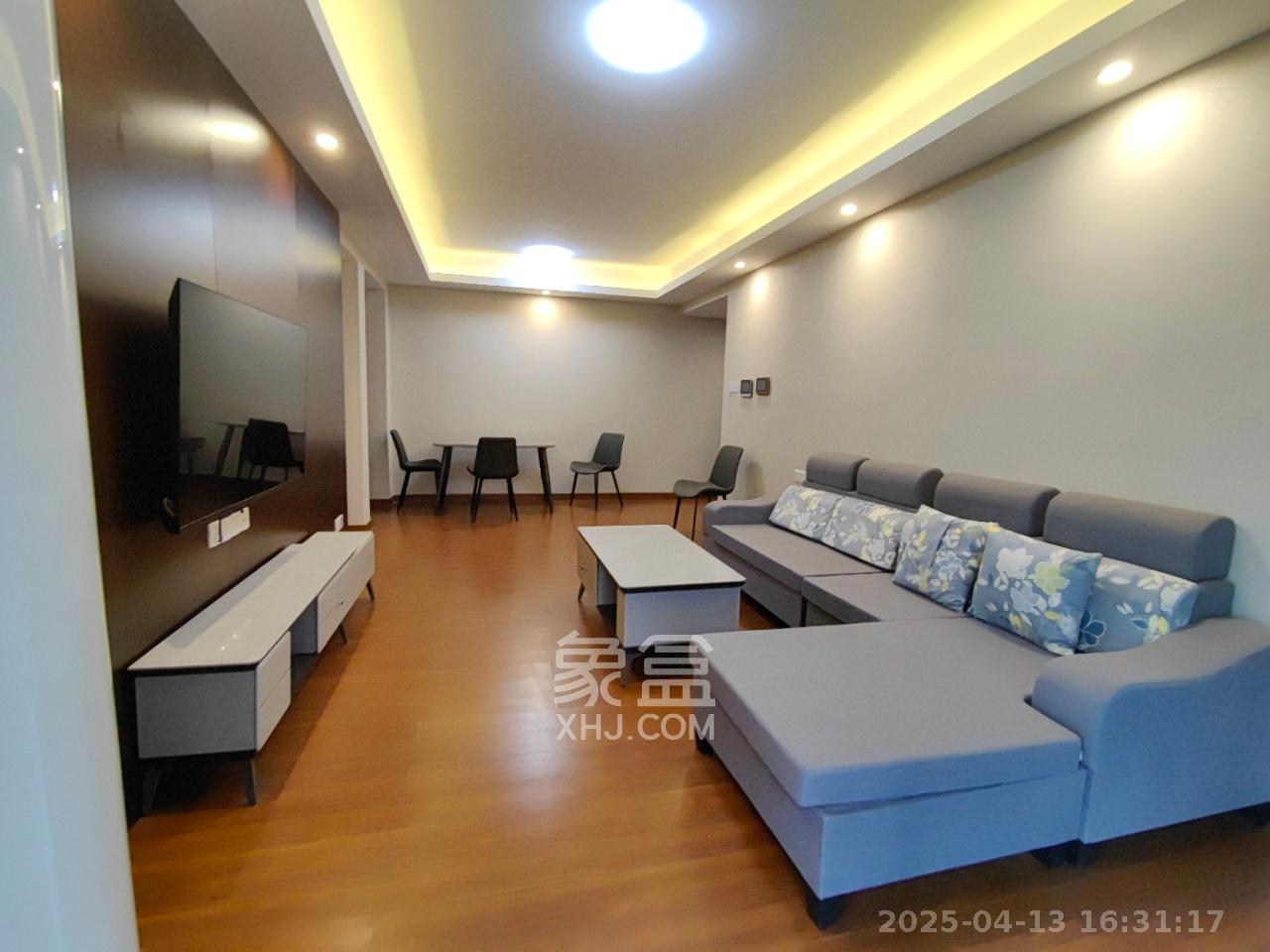 荣泰广场  3室2厅1卫   2600.00元/月室内图