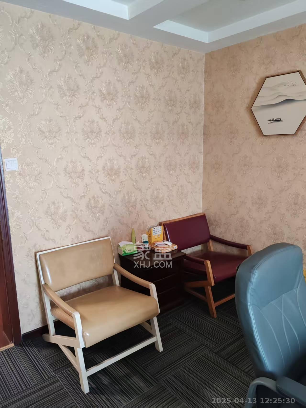 天城泰祥苑 4室2厅2卫 4500.0元/月 天城泰祥苑 4室2厅2卫 4500.0元/月室内图