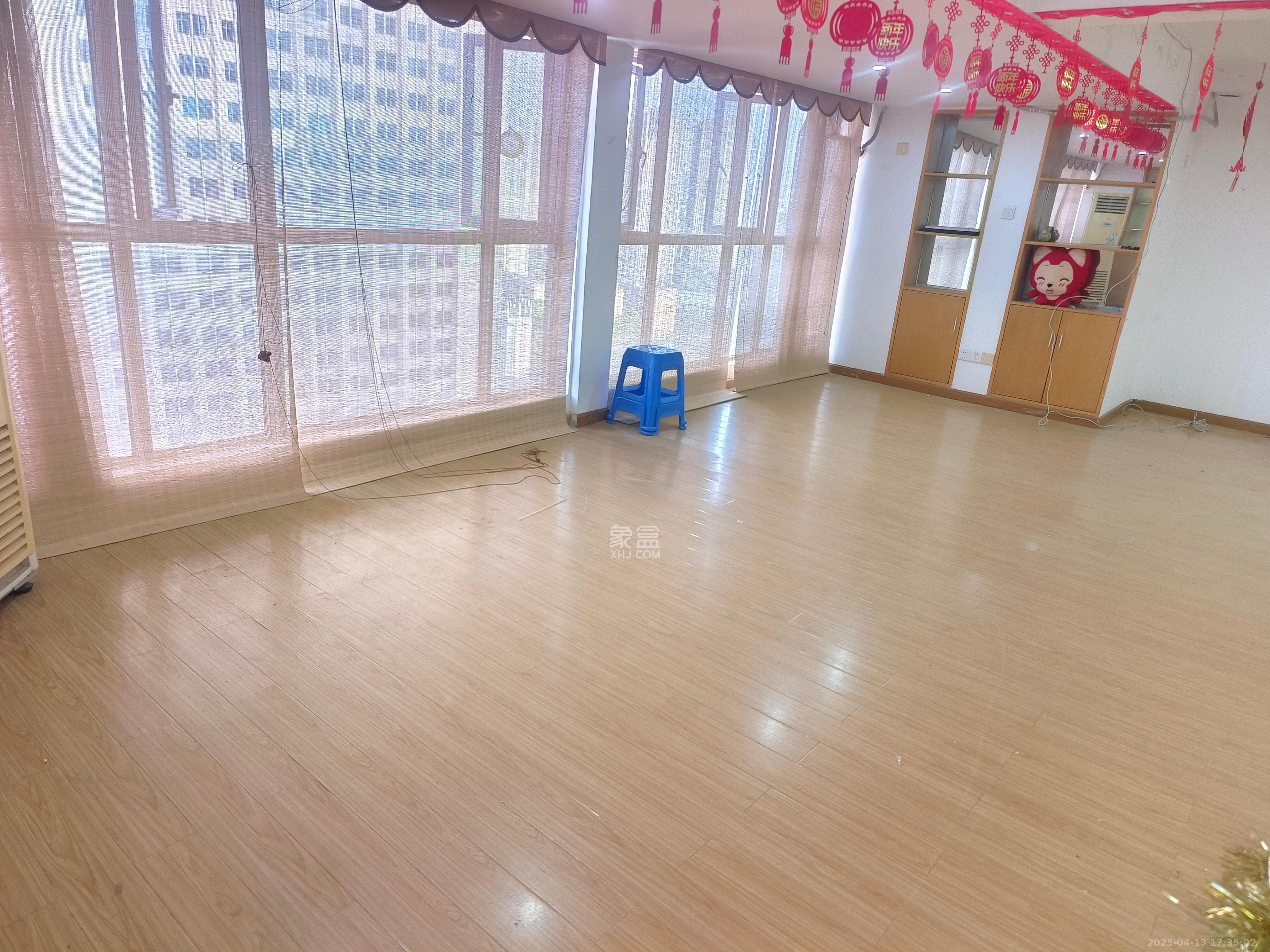 华菱蓝调国际(华菱.香墅美地) 4室2厅1卫 5000.0元/月 华菱蓝调国际(华菱.香墅美地) 4室2厅1卫 5000.0元/月室内图