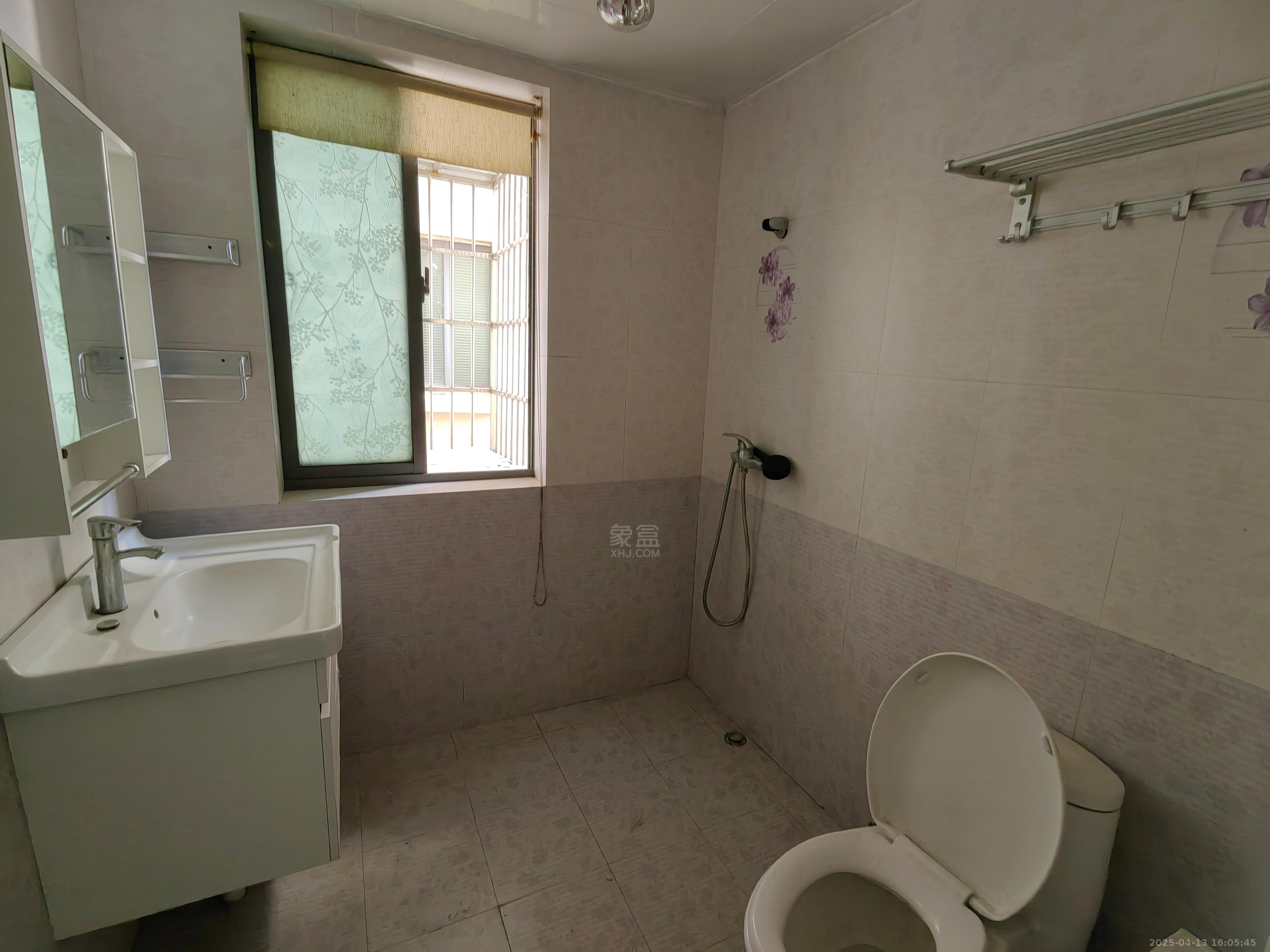 时代国际 3室2厅2卫 1700.0元/月 时代国际 3室2厅2卫 1700.0元/月室内图