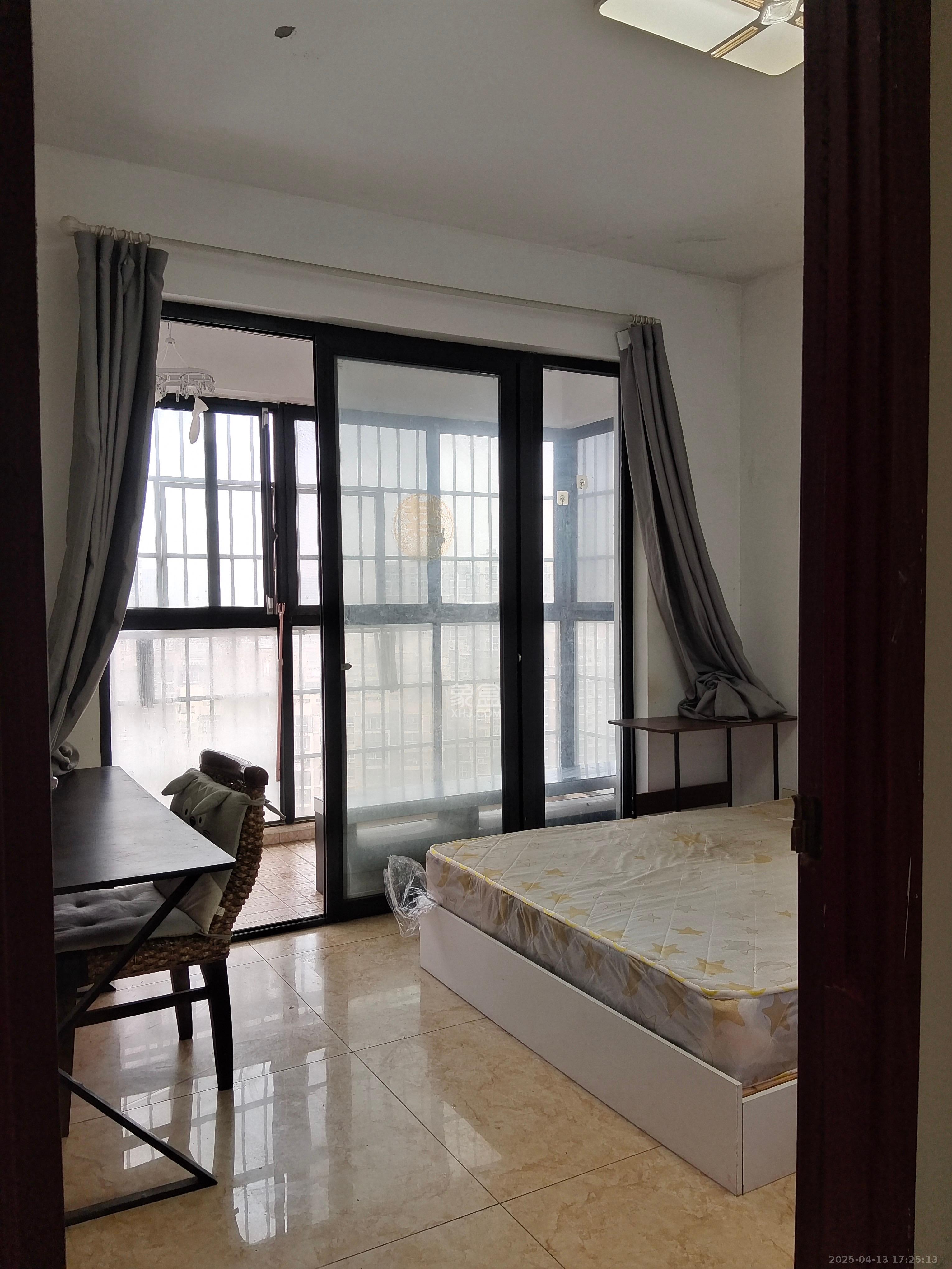 高盛华成 4室2厅1卫 2200.0元/月 高盛华成 4室2厅1卫 2200.0元/月室内图