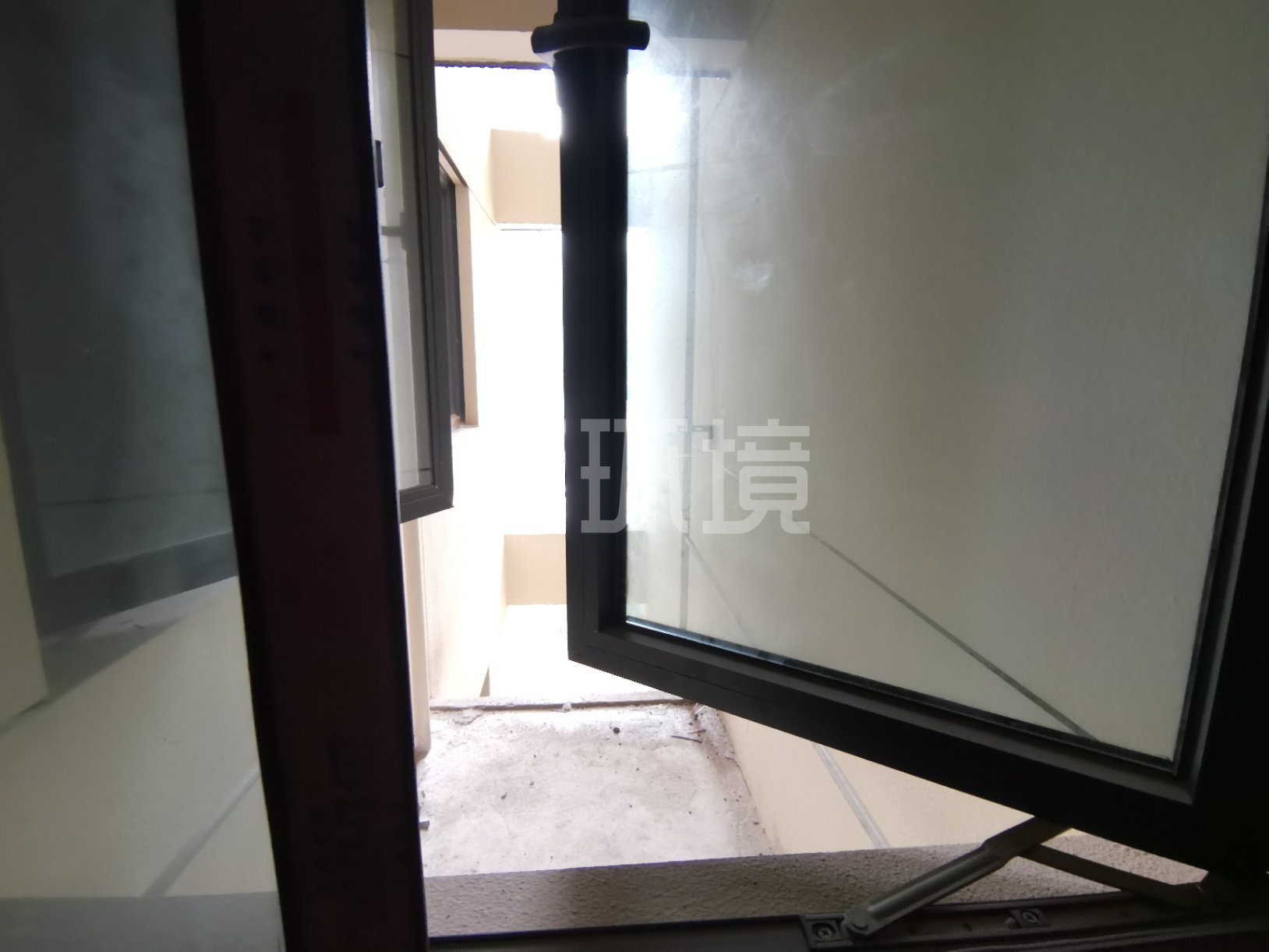 高盛国际  3室2厅2卫   55.00万客厅