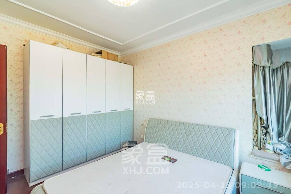 恒大雅苑 3室2厅1卫 2300.0元/月 恒大雅苑 3室2厅1卫 2300.0元/月室内图