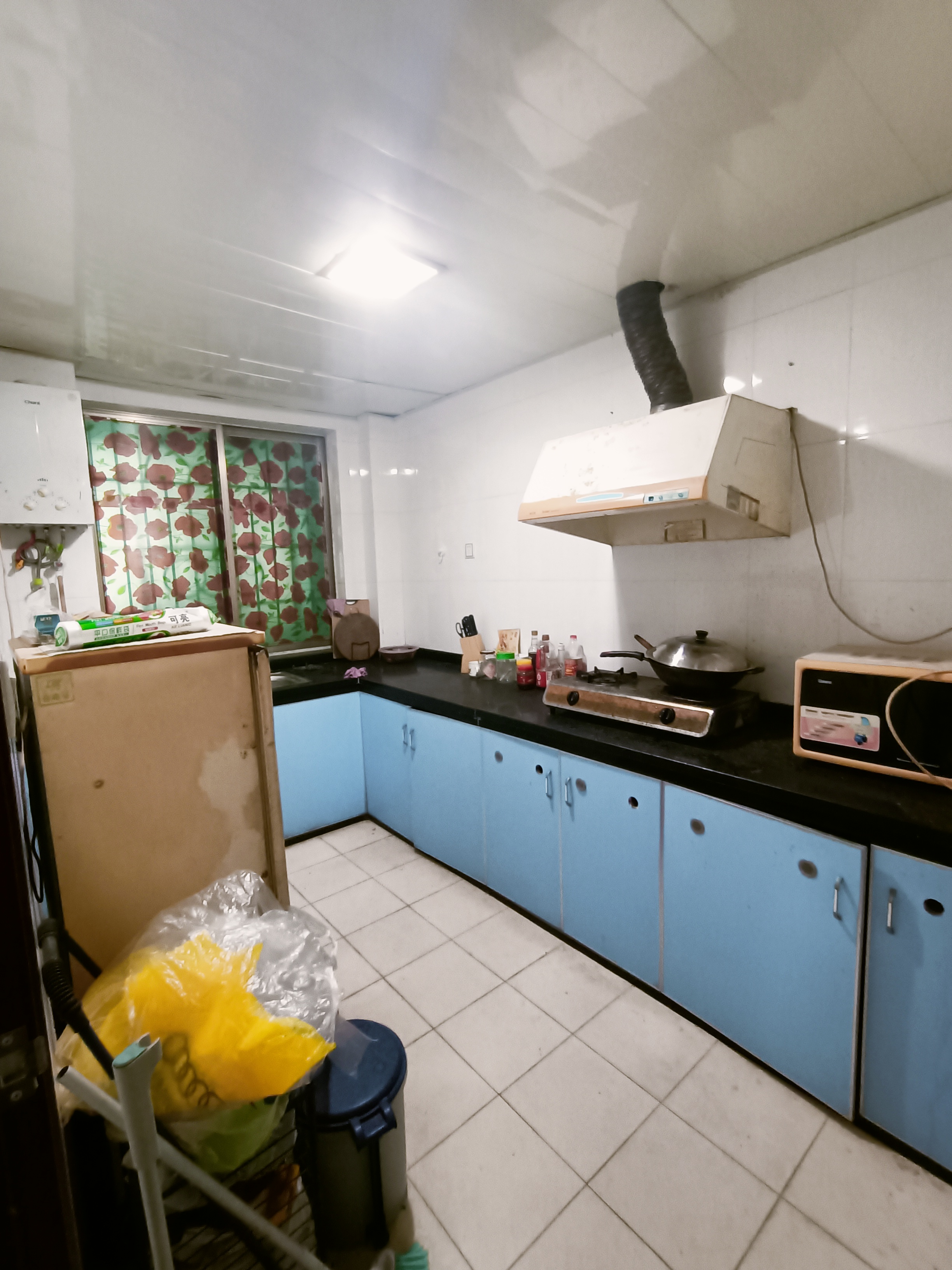 佳宝花园 4室2厅2卫 162.0万 佳宝花园 4室2厅2卫 162.0万厨房