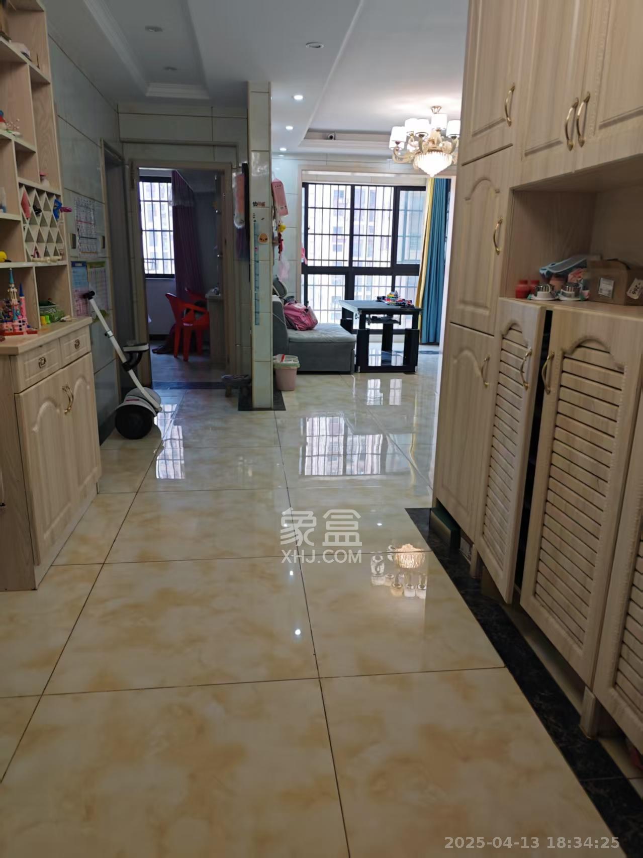 东方美地  3室2厅2卫   2500.00元/月室内图
