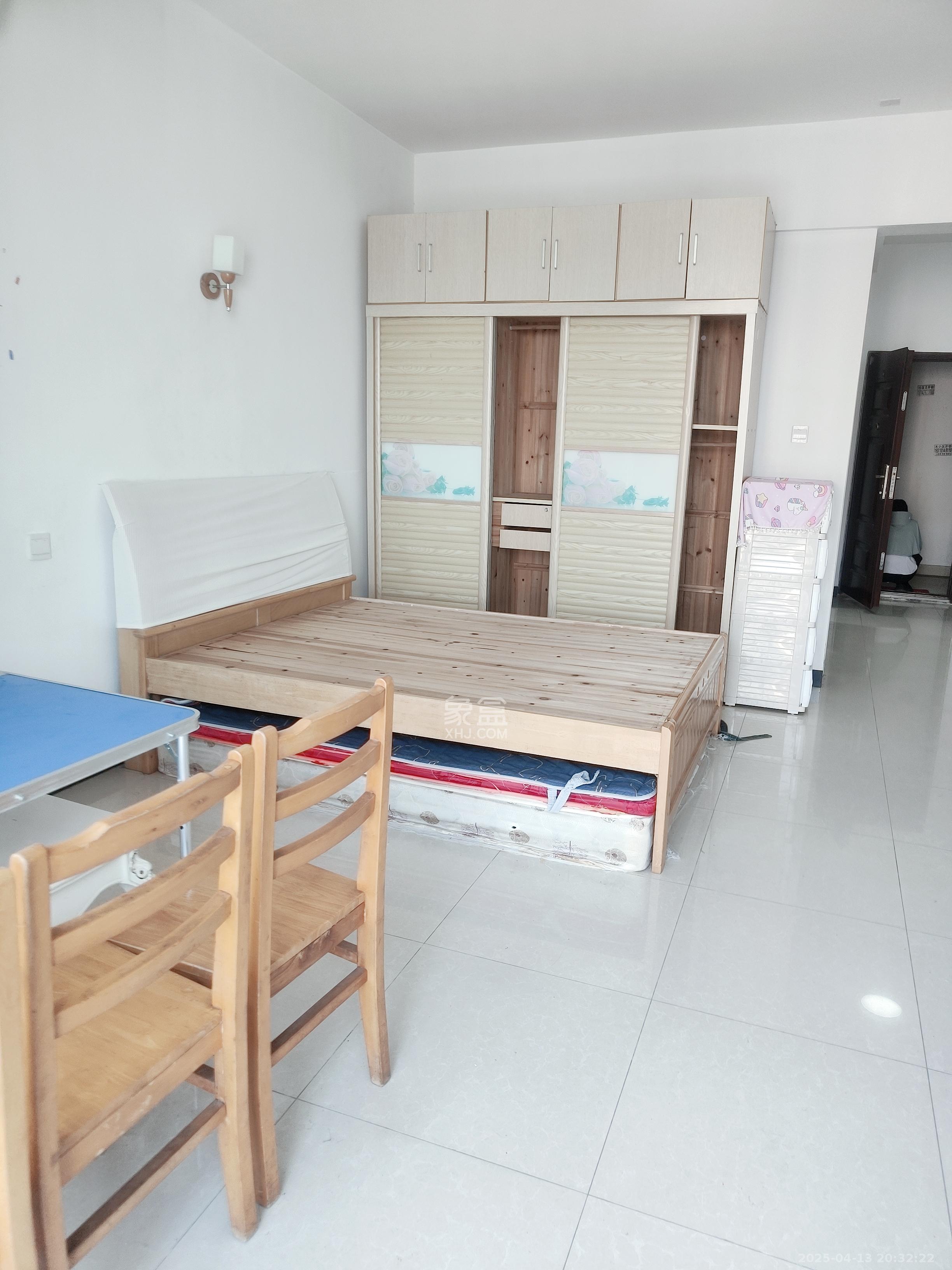 麓谷明珠  1室1厅1卫   1500.00元/月