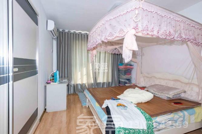 南郡明珠  4室2厅2卫    1600.0元/月室内图