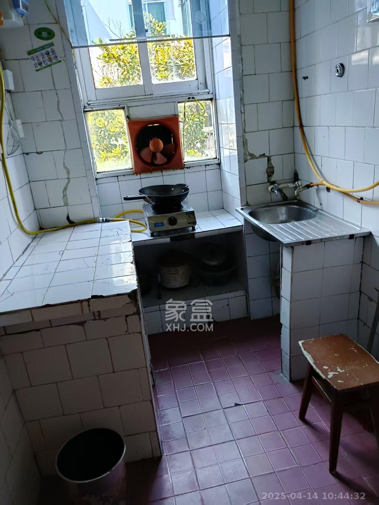 省进出口公司宿舍 3室2厅1卫 1100.0元/月 省进出口公司宿舍 3室2厅1卫 1100.0元/月室内图