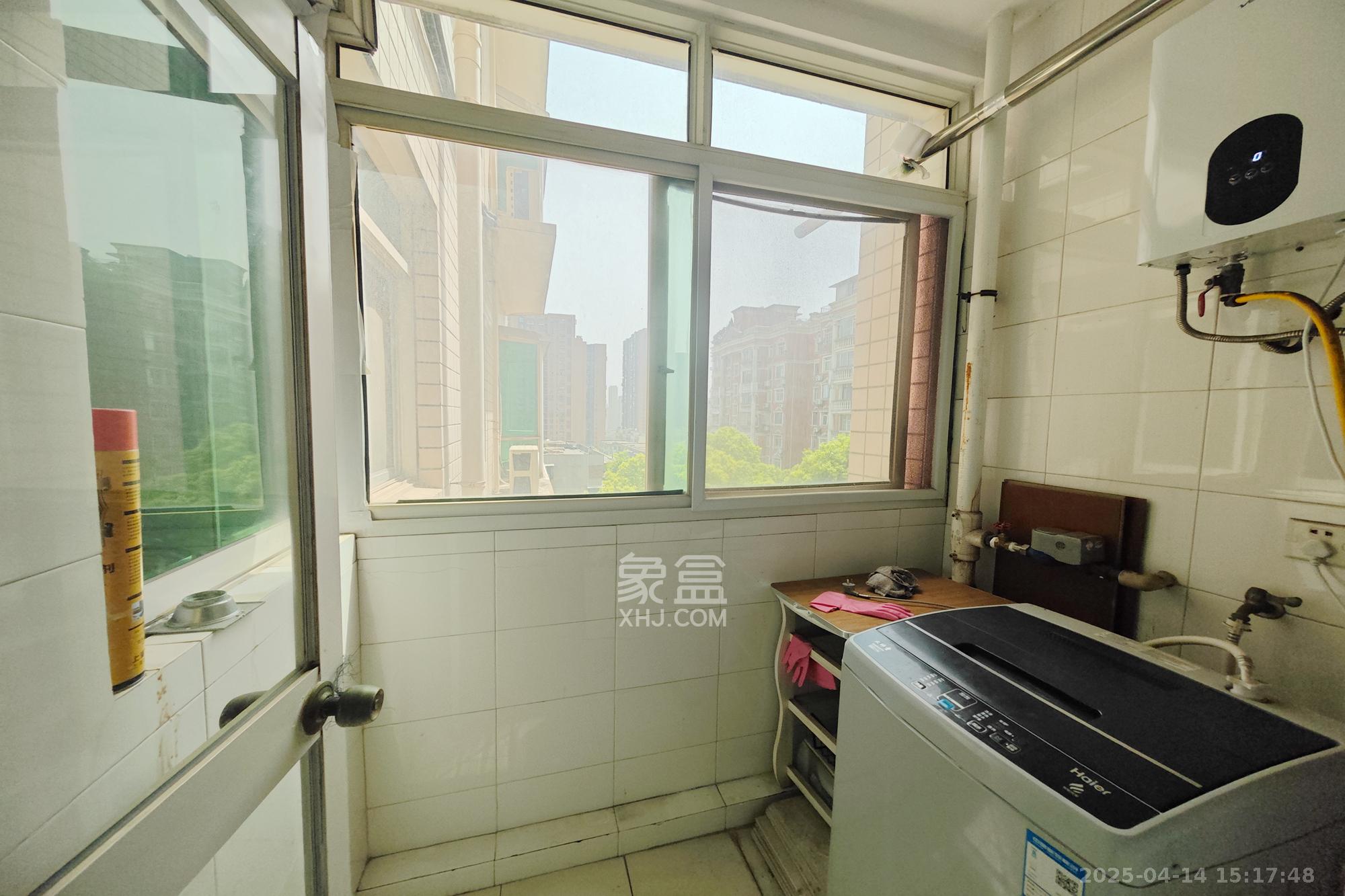 名都花园  3室2厅2卫    83.8万阳台