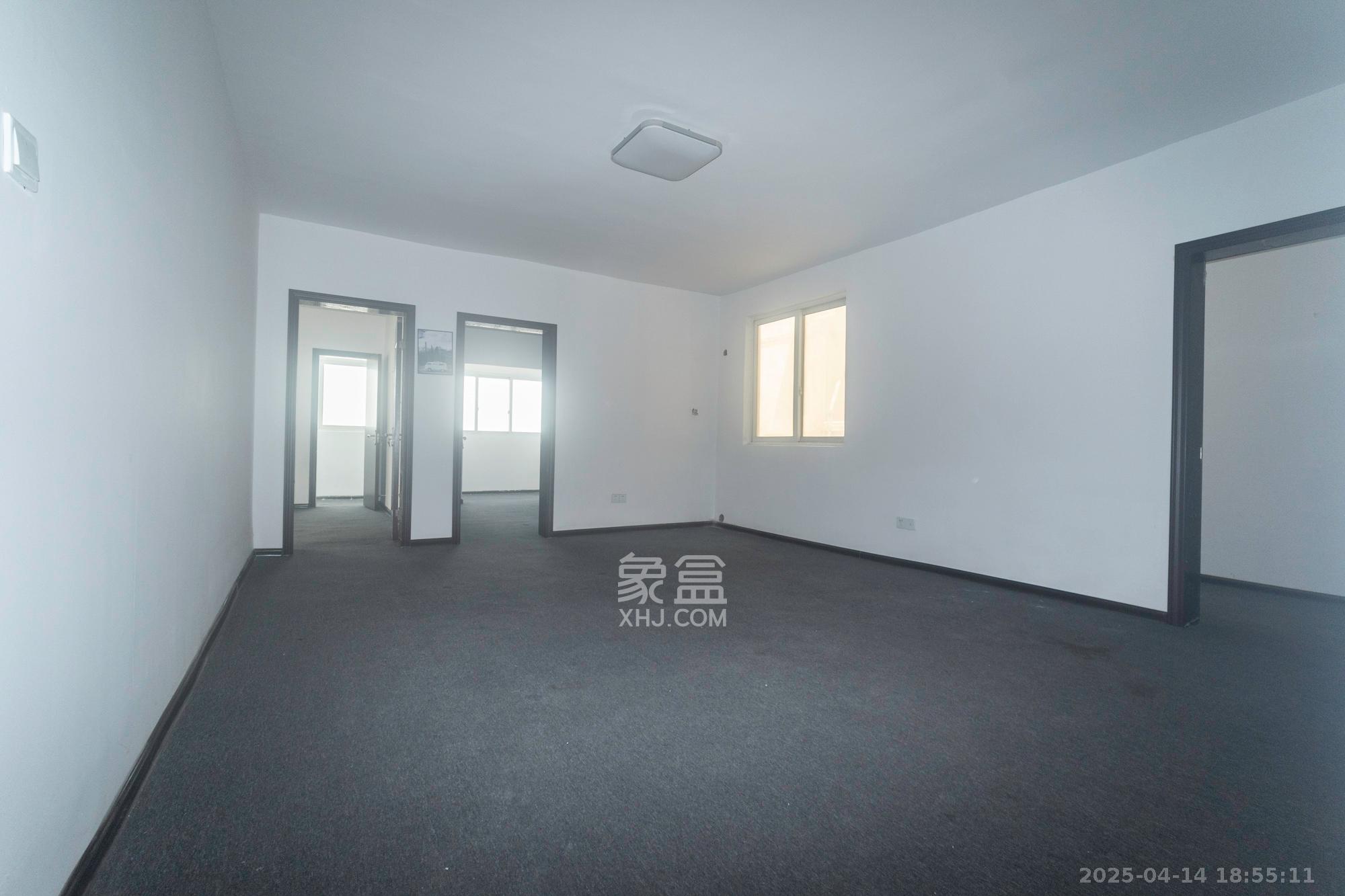 开源鑫阁 6室2厅3卫 108.0万 开源鑫阁 6室2厅3卫 108.0万客厅