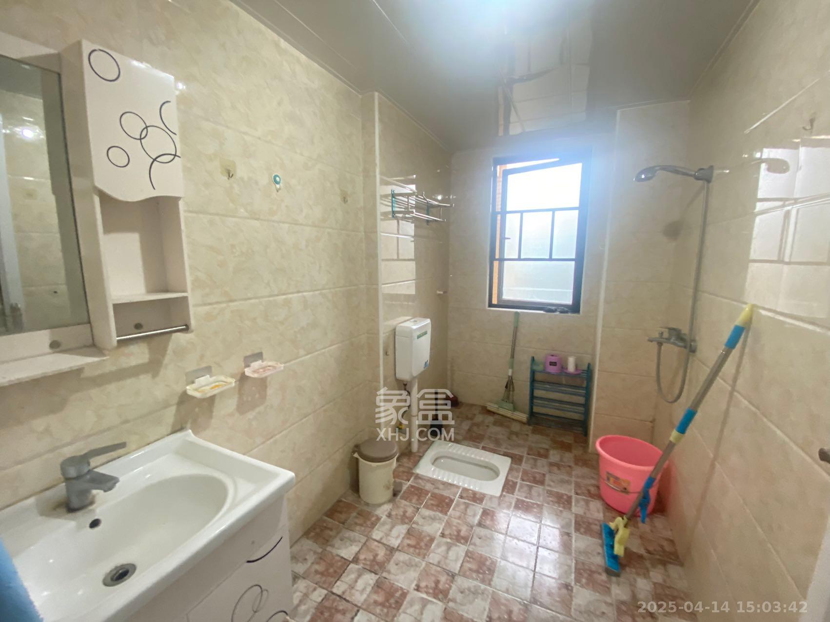 中建芙蓉嘉苑  3室2厅1卫   2100.00元/月室内图