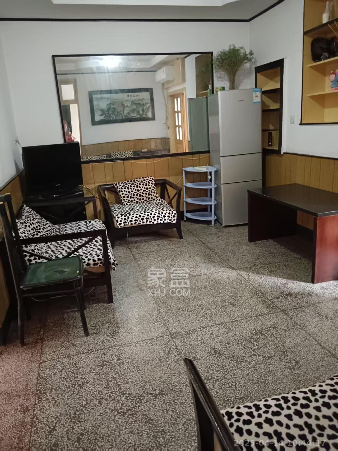 省进出口公司宿舍 3室2厅1卫 1100.0元/月 省进出口公司宿舍 3室2厅1卫 1100.0元/月室内图