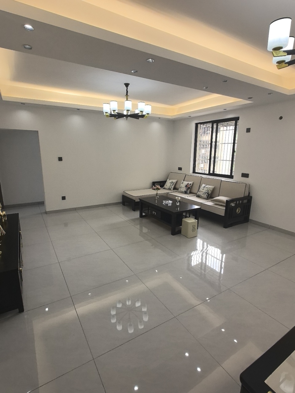 华秀大厦  3室2厅2卫    139.0万 华秀大厦  3室2厅2卫    139.0万客厅