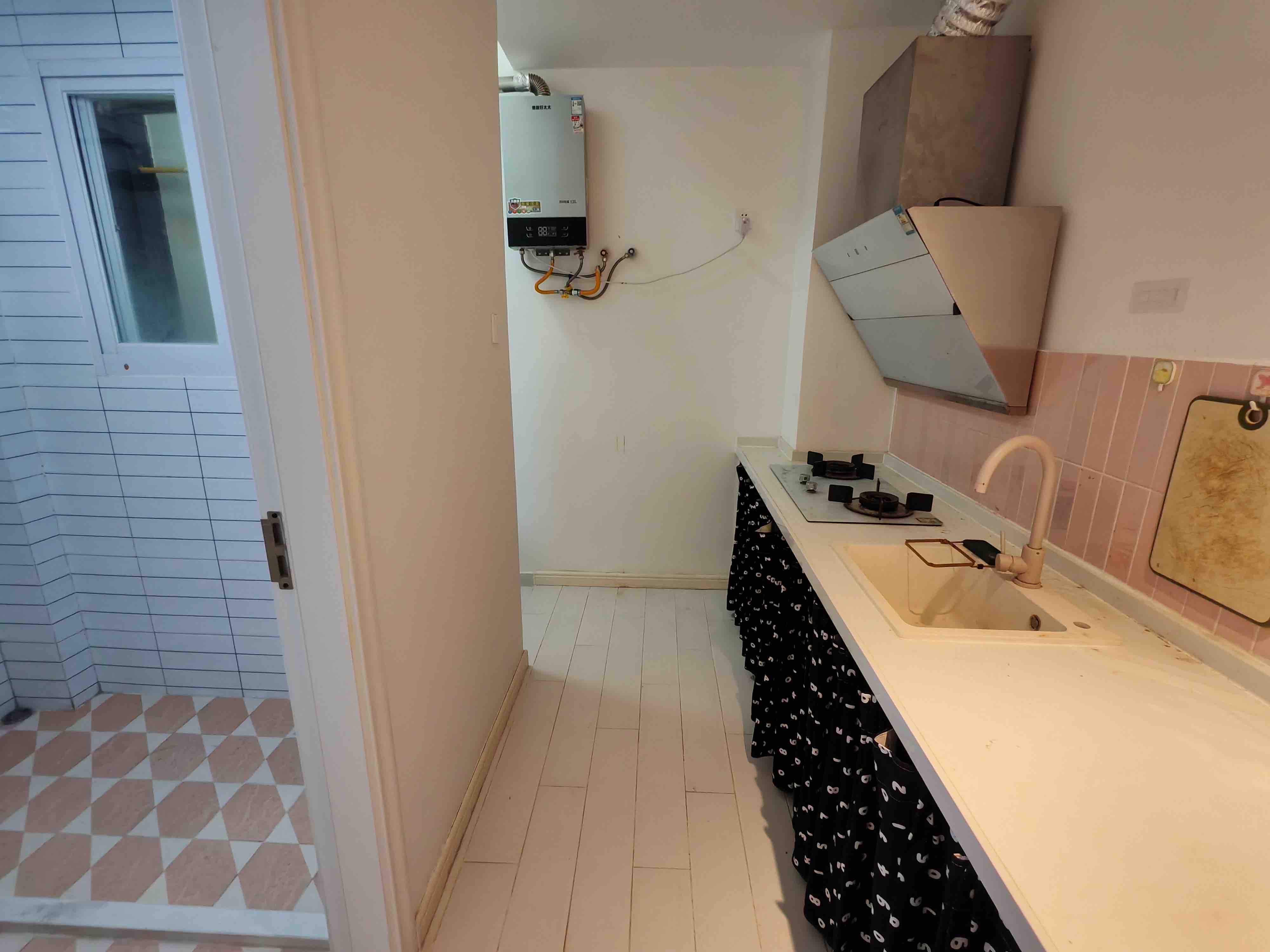 华润中心 1室1厅1卫 110.0万 华润中心 1室1厅1卫 110.0万客厅